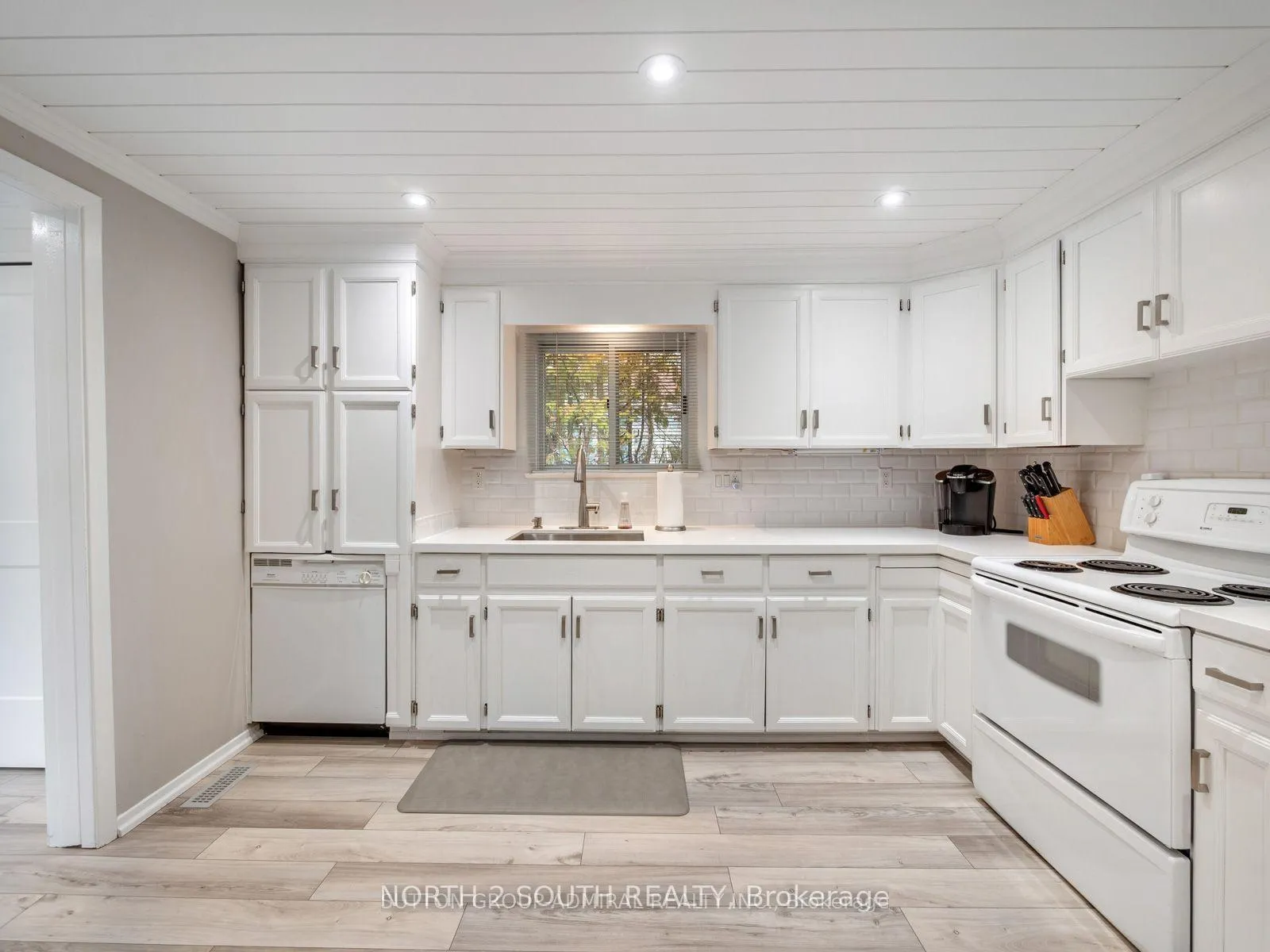Photo 6 of 1273 Maple Road, Innisfil, Rural Innisfil — HOMEH