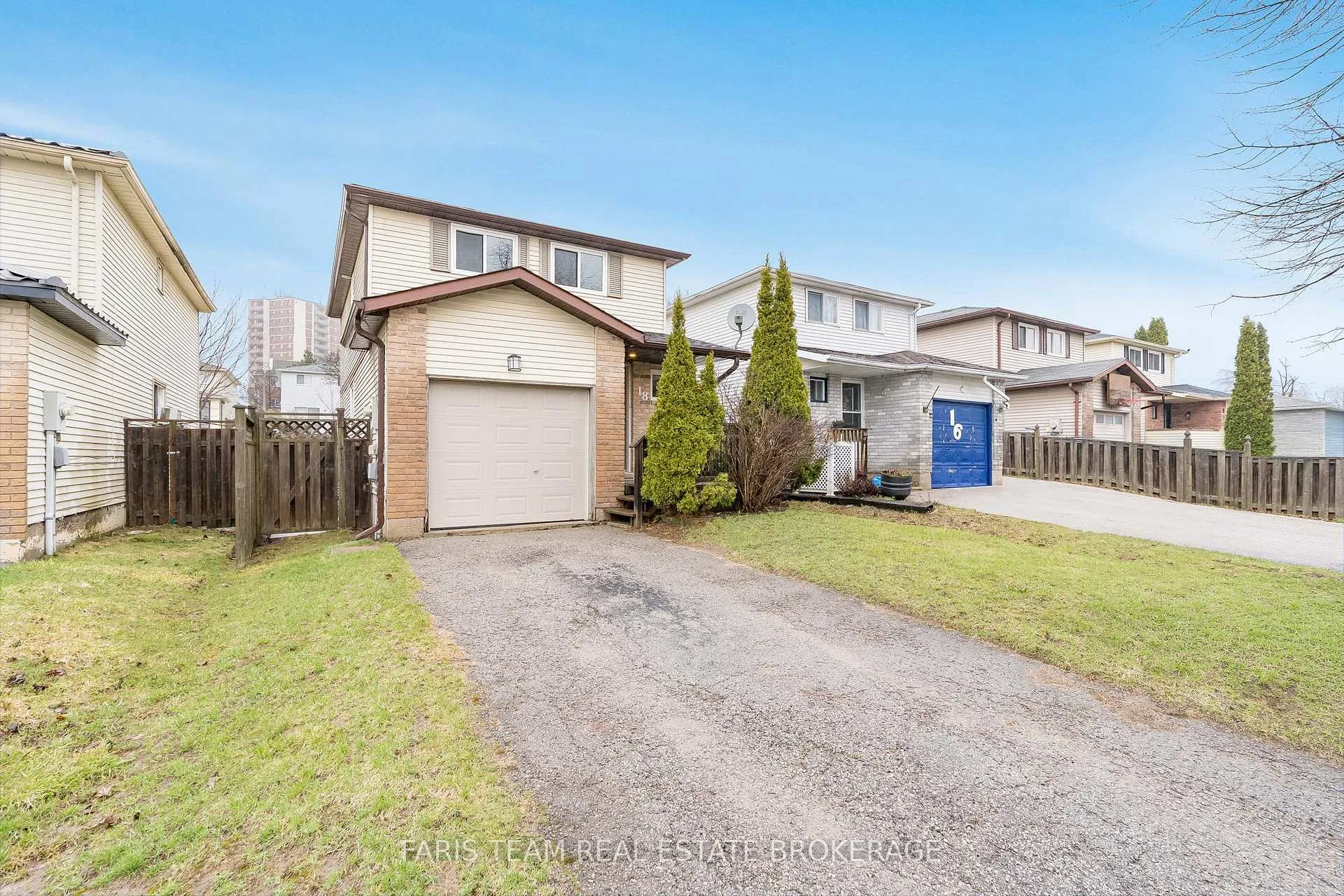 Photo 4 of 18 Argyle Road, Barrie, Sunnidale — HOMEH