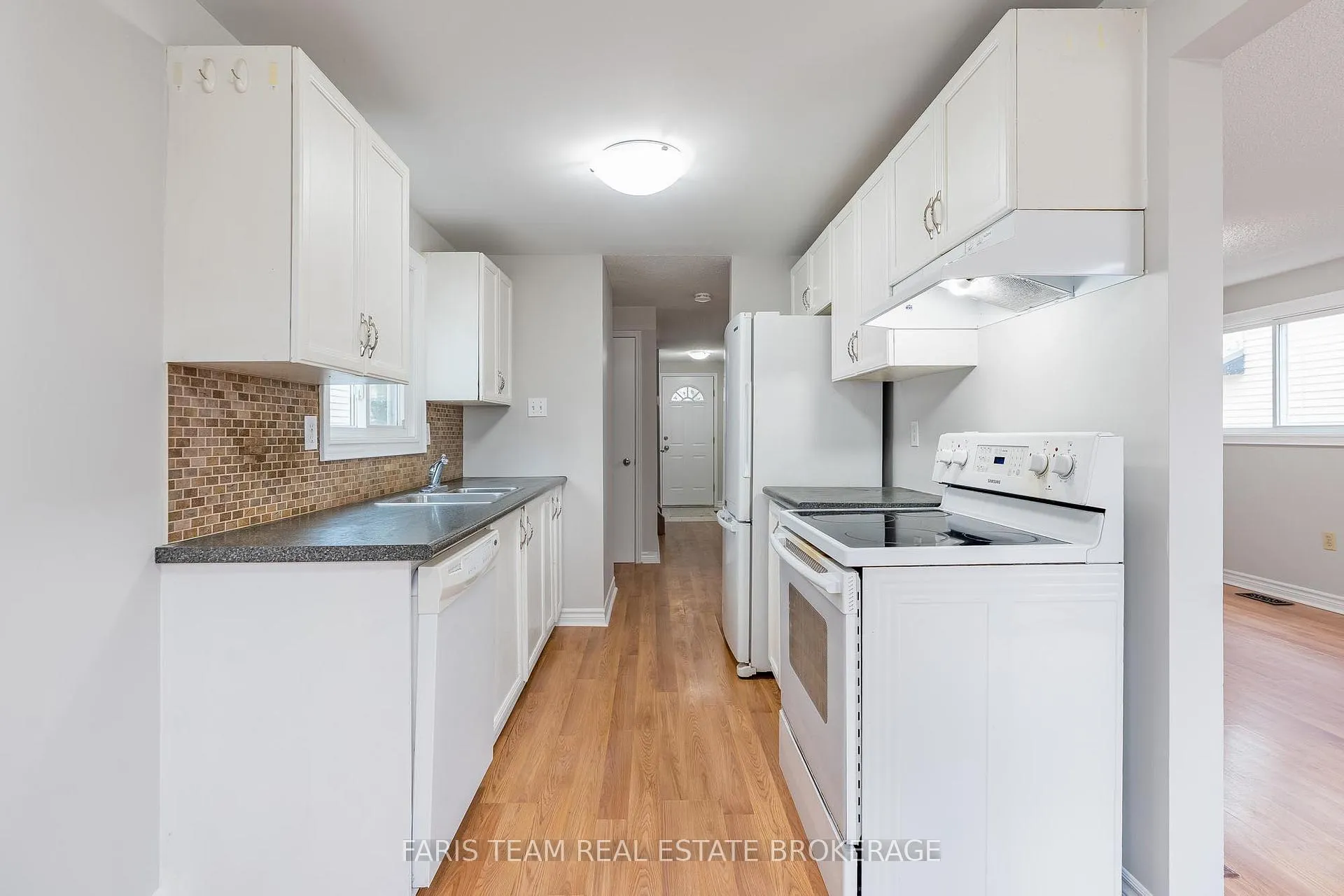 Photo 5 of 18 Argyle Road, Barrie, Sunnidale — HOMEH