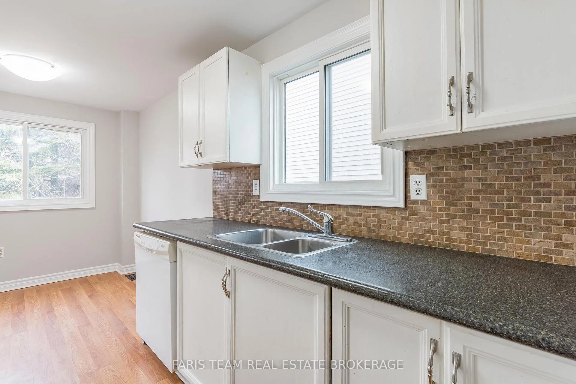 Photo 8 of 18 Argyle Road, Barrie, Sunnidale — HOMEH