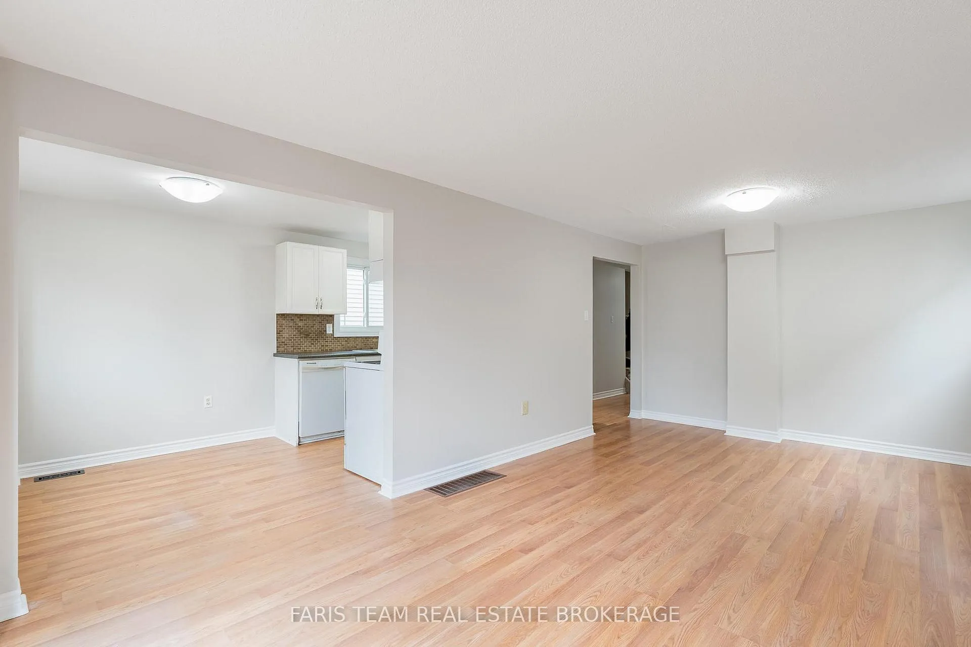 Photo 10 of 18 Argyle Road, Barrie, Sunnidale — HOMEH