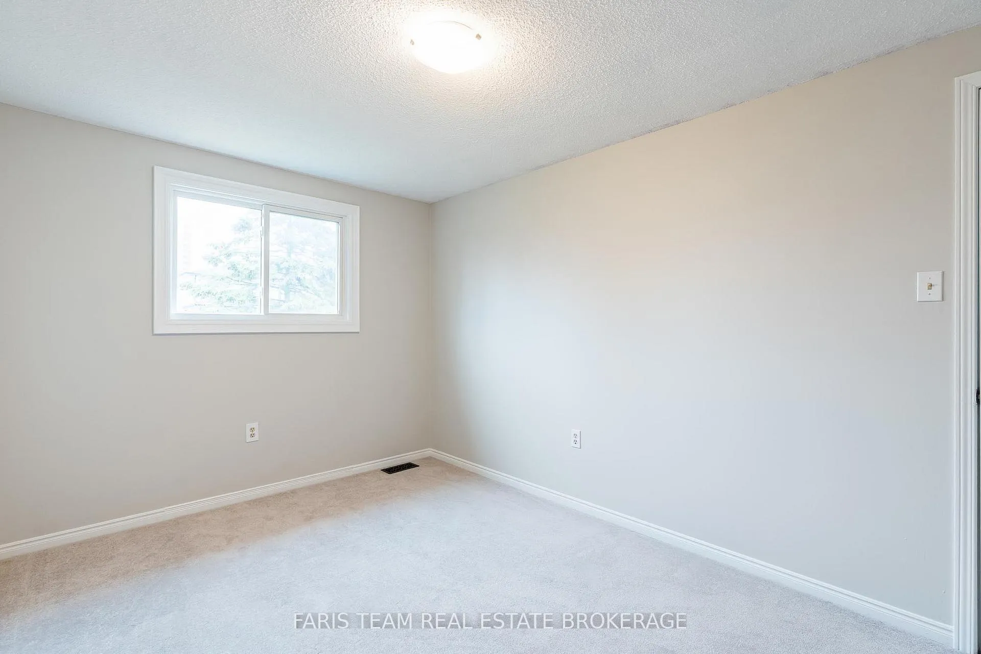 Photo 19 of 18 Argyle Road, Barrie, Sunnidale — HOMEH