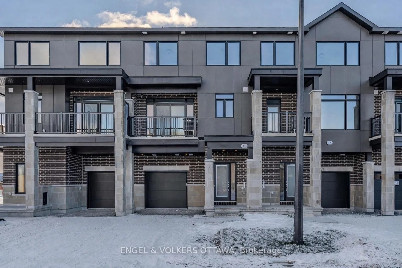 Photo 1 of 802 Anciano Crescent, Ottawa, Kanata - Emerald Meadows/Trailwest — HOMEH
