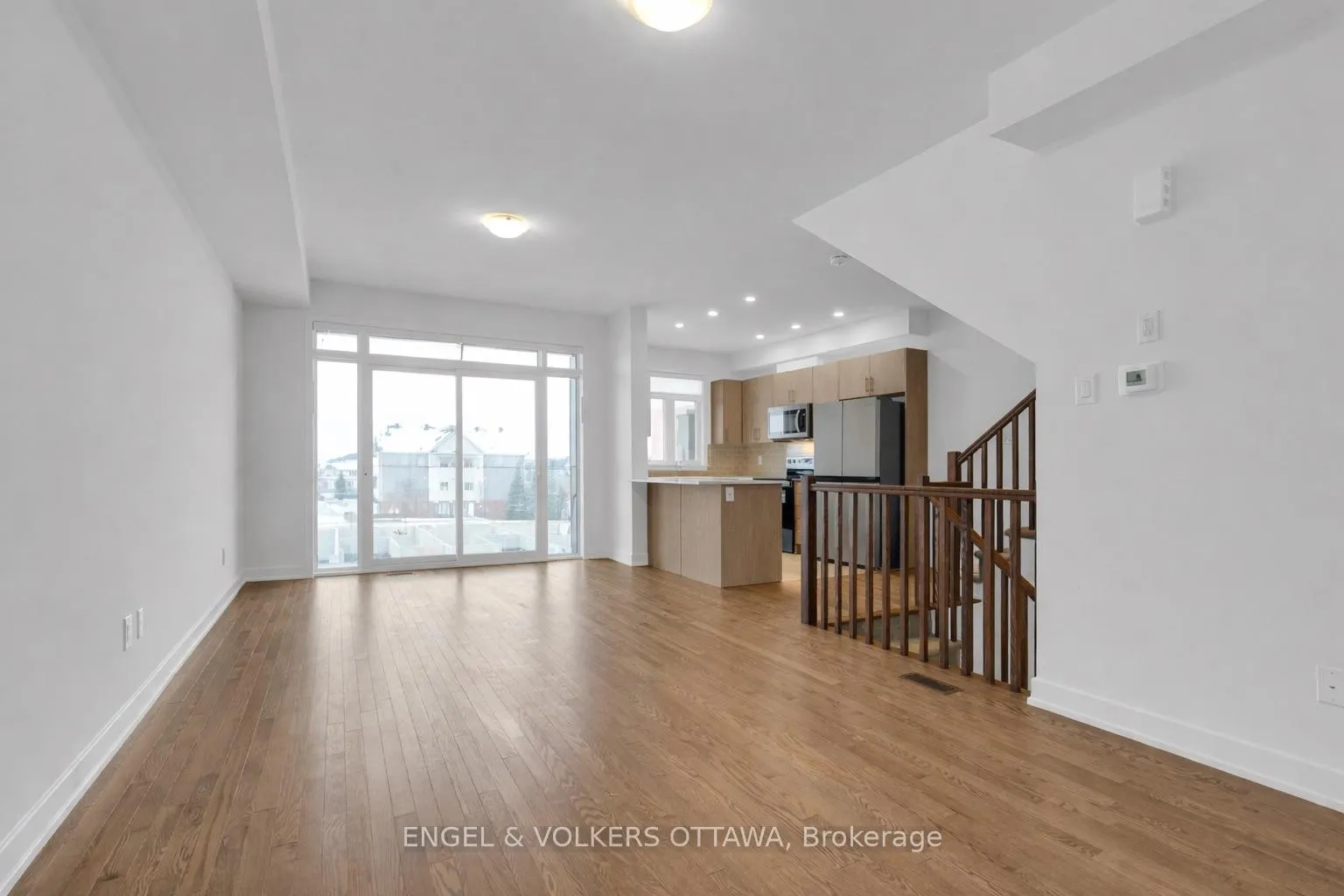 Photo 3 of 802 Anciano Crescent, Ottawa, Kanata - Emerald Meadows/Trailwest — HOMEH