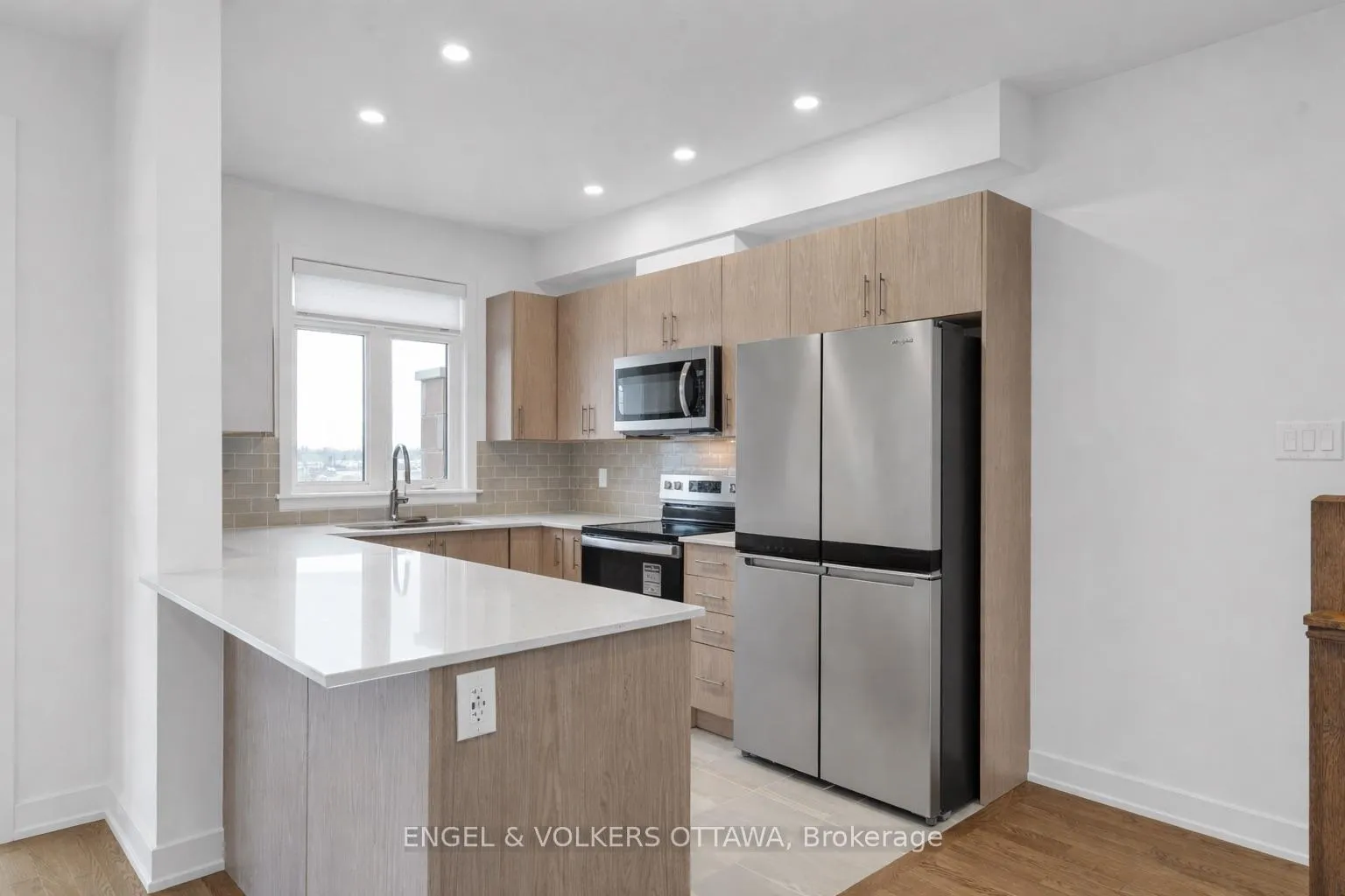 Photo 4 of 802 Anciano Crescent, Ottawa, Kanata - Emerald Meadows/Trailwest — HOMEH
