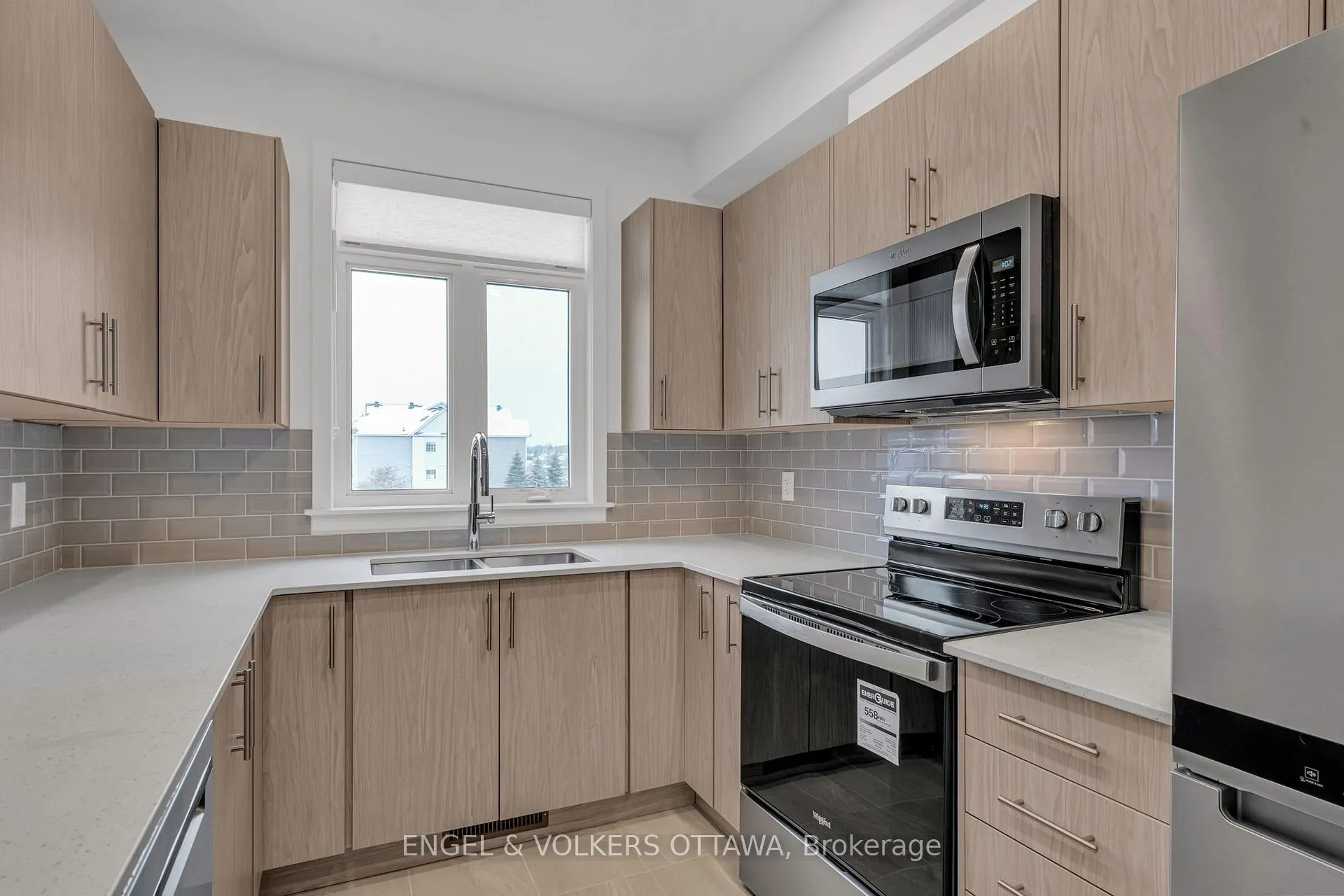 Photo 6 of 802 Anciano Crescent, Ottawa, Kanata - Emerald Meadows/Trailwest — HOMEH