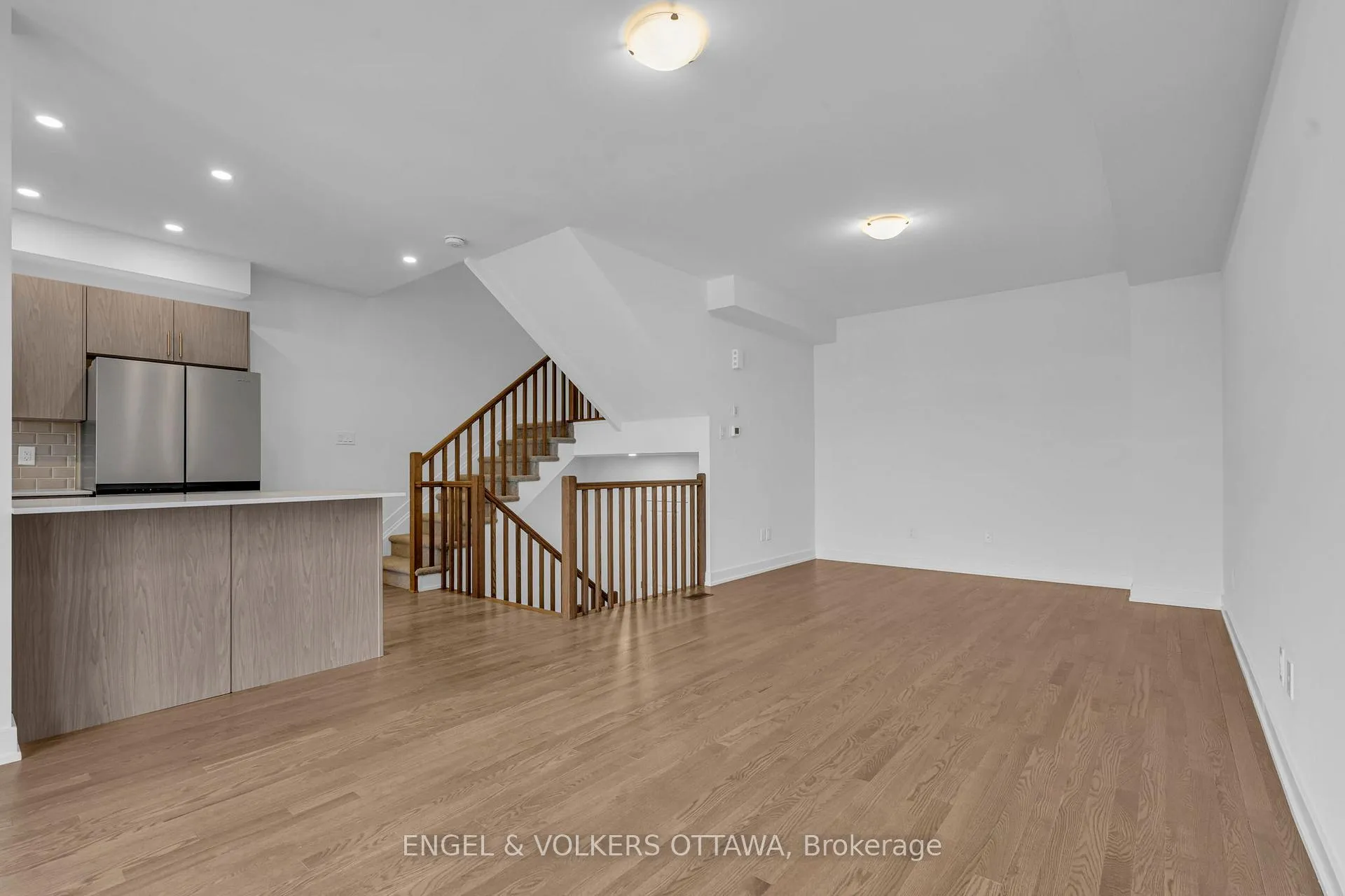Photo 9 of 802 Anciano Crescent, Ottawa, Kanata - Emerald Meadows/Trailwest — HOMEH
