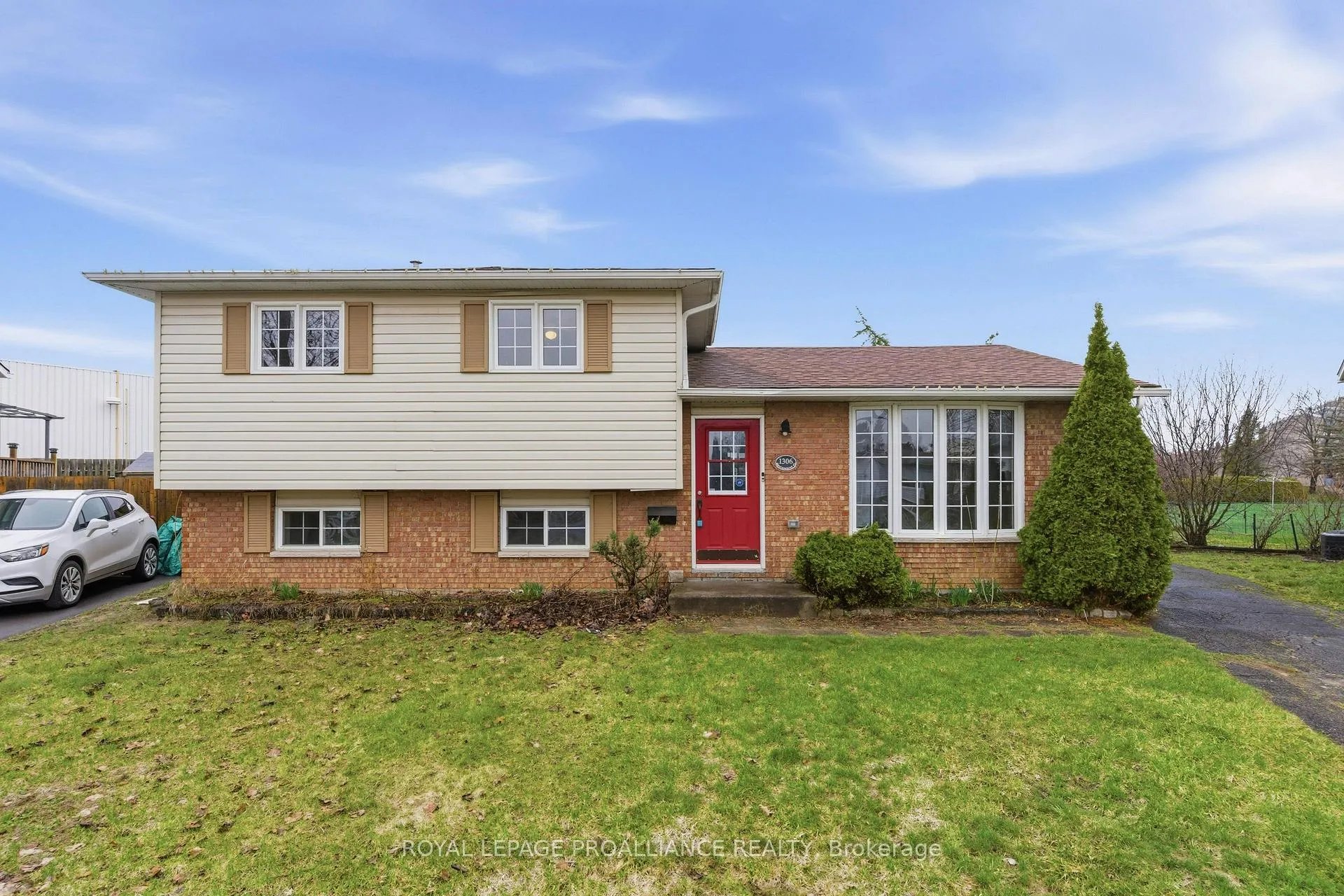 Photo 1 of 1306 Brockmount Place, Brockville — HOMEH