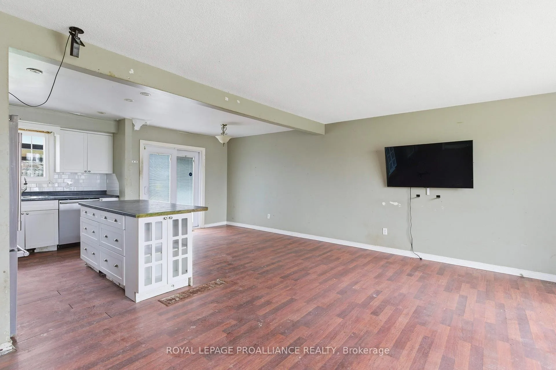 Photo 3 of 1306 Brockmount Place, Brockville — HOMEH