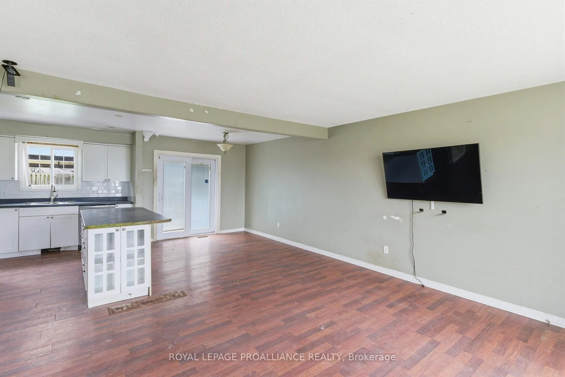 Photo 4 of 1306 Brockmount Place, Brockville — HOMEH
