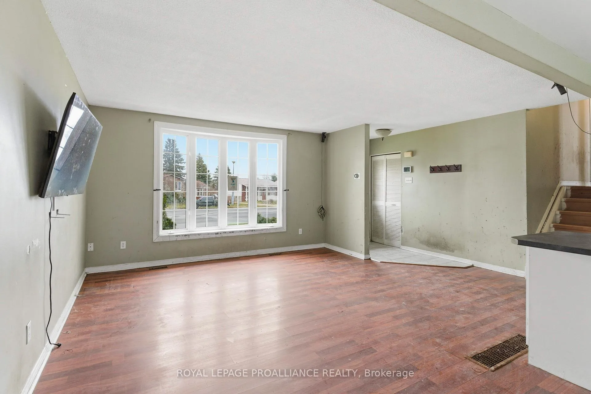 Photo 5 of 1306 Brockmount Place, Brockville — HOMEH