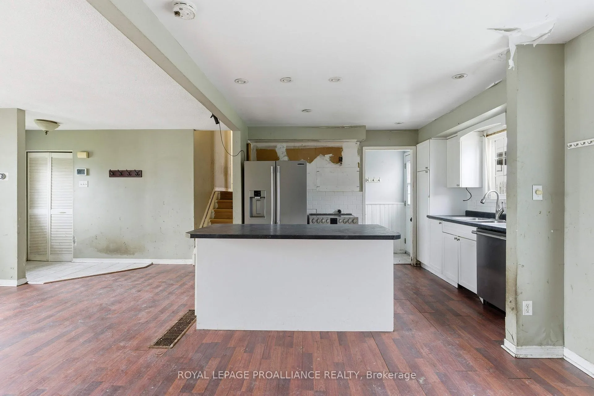 Photo 7 of 1306 Brockmount Place, Brockville — HOMEH