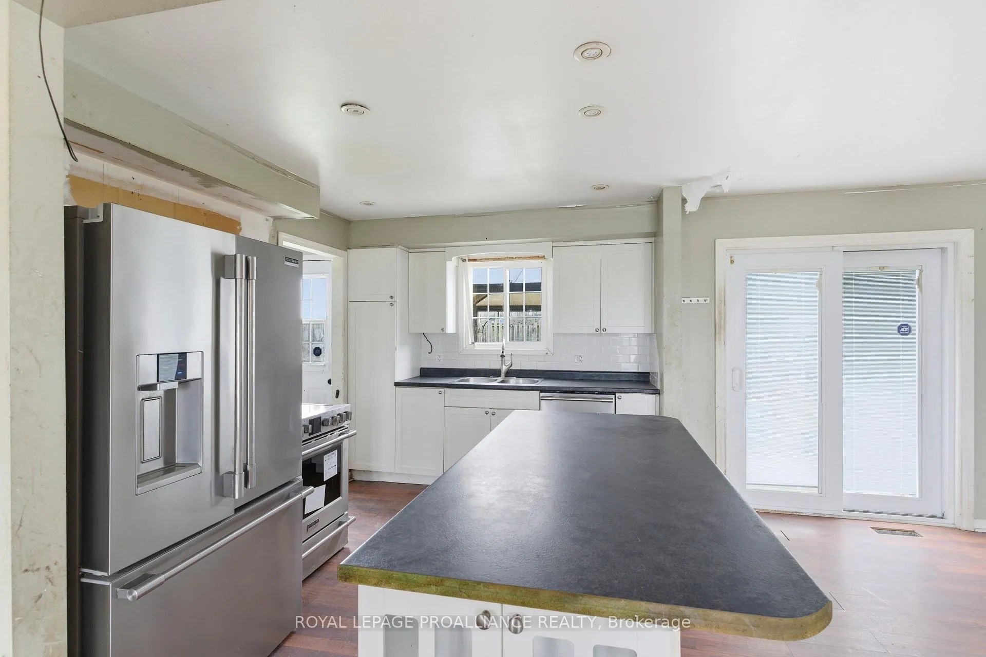 Photo 8 of 1306 Brockmount Place, Brockville — HOMEH