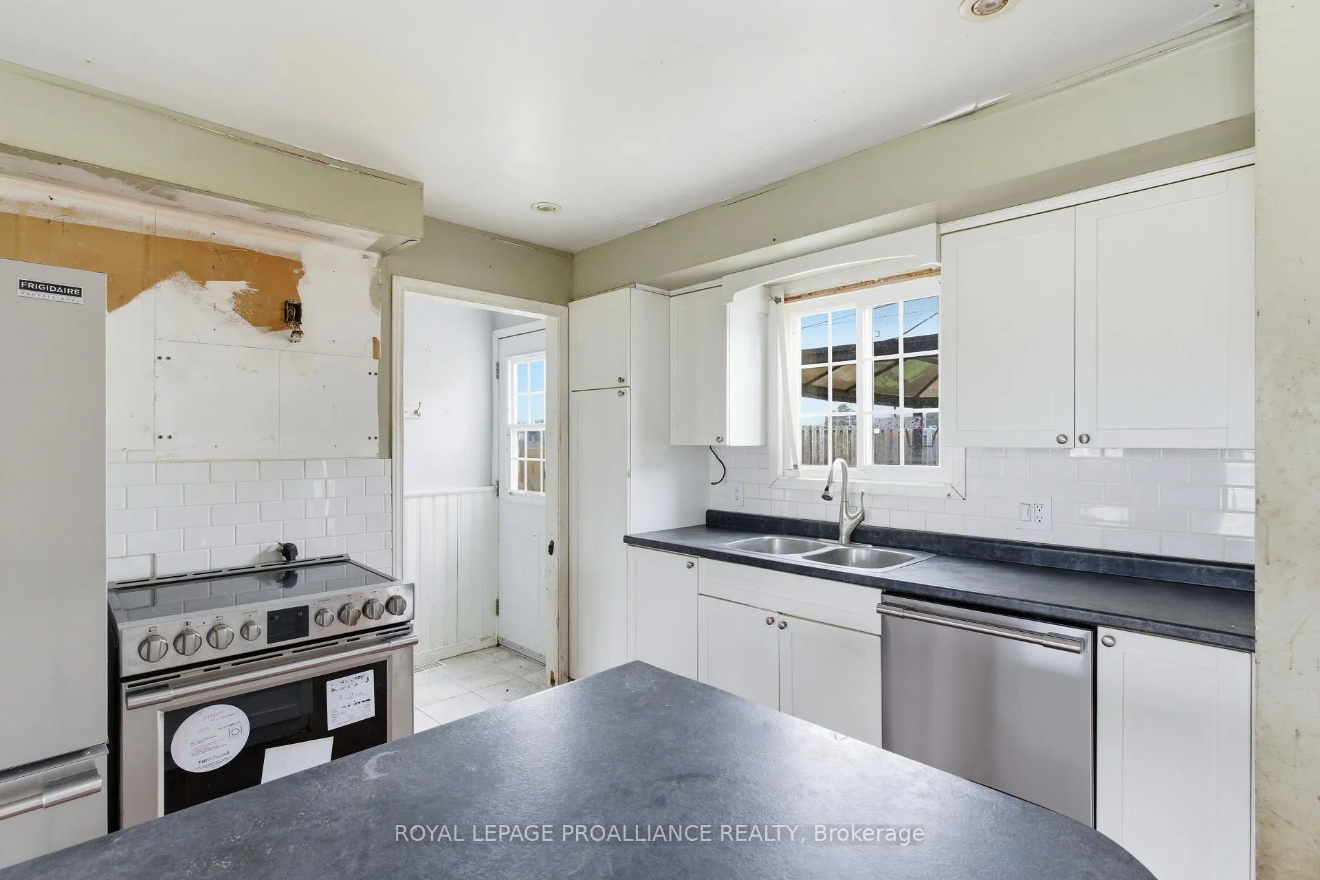 Photo 9 of 1306 Brockmount Place, Brockville — HOMEH