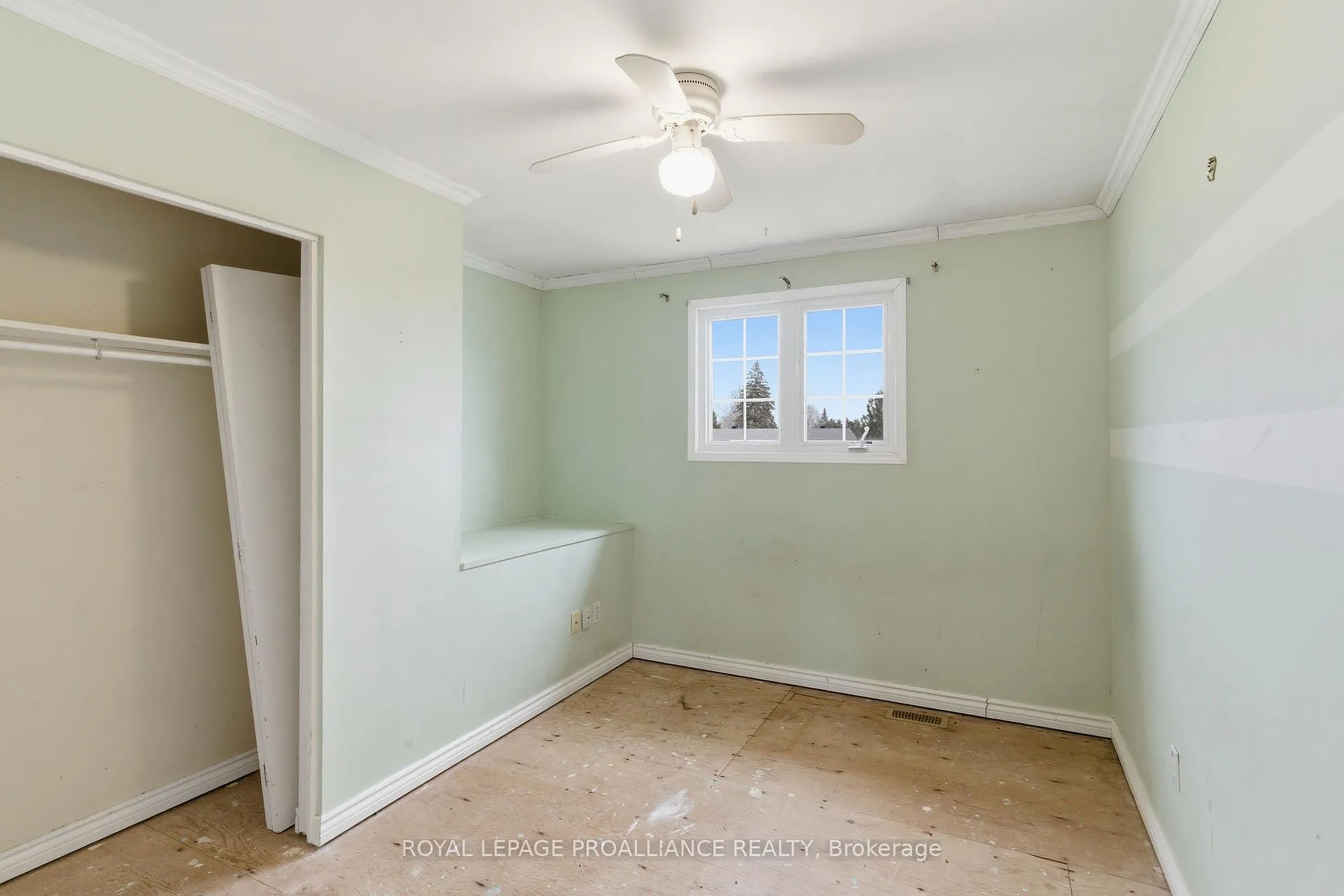 Photo 14 of 1306 Brockmount Place, Brockville — HOMEH