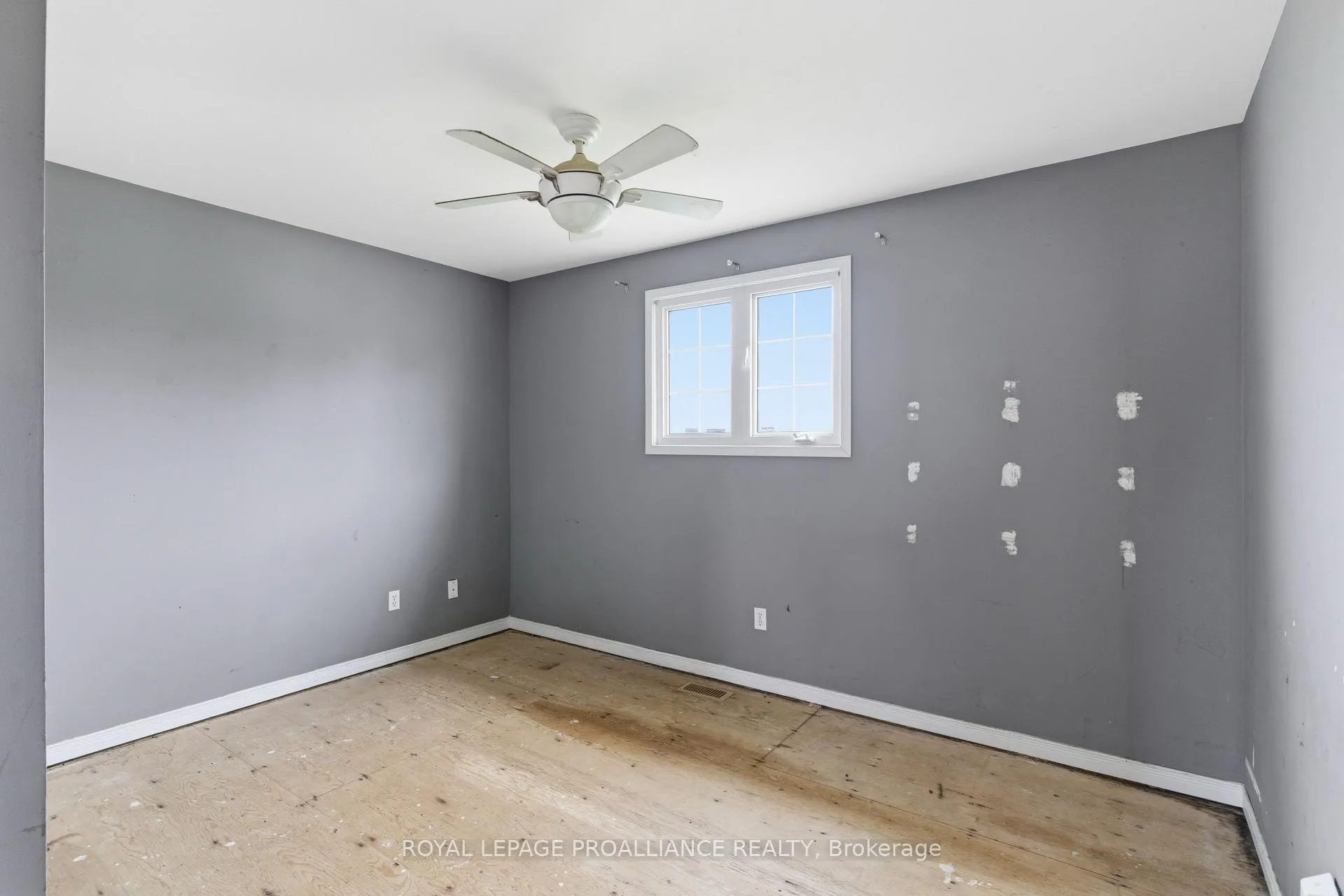 Photo 16 of 1306 Brockmount Place, Brockville — HOMEH