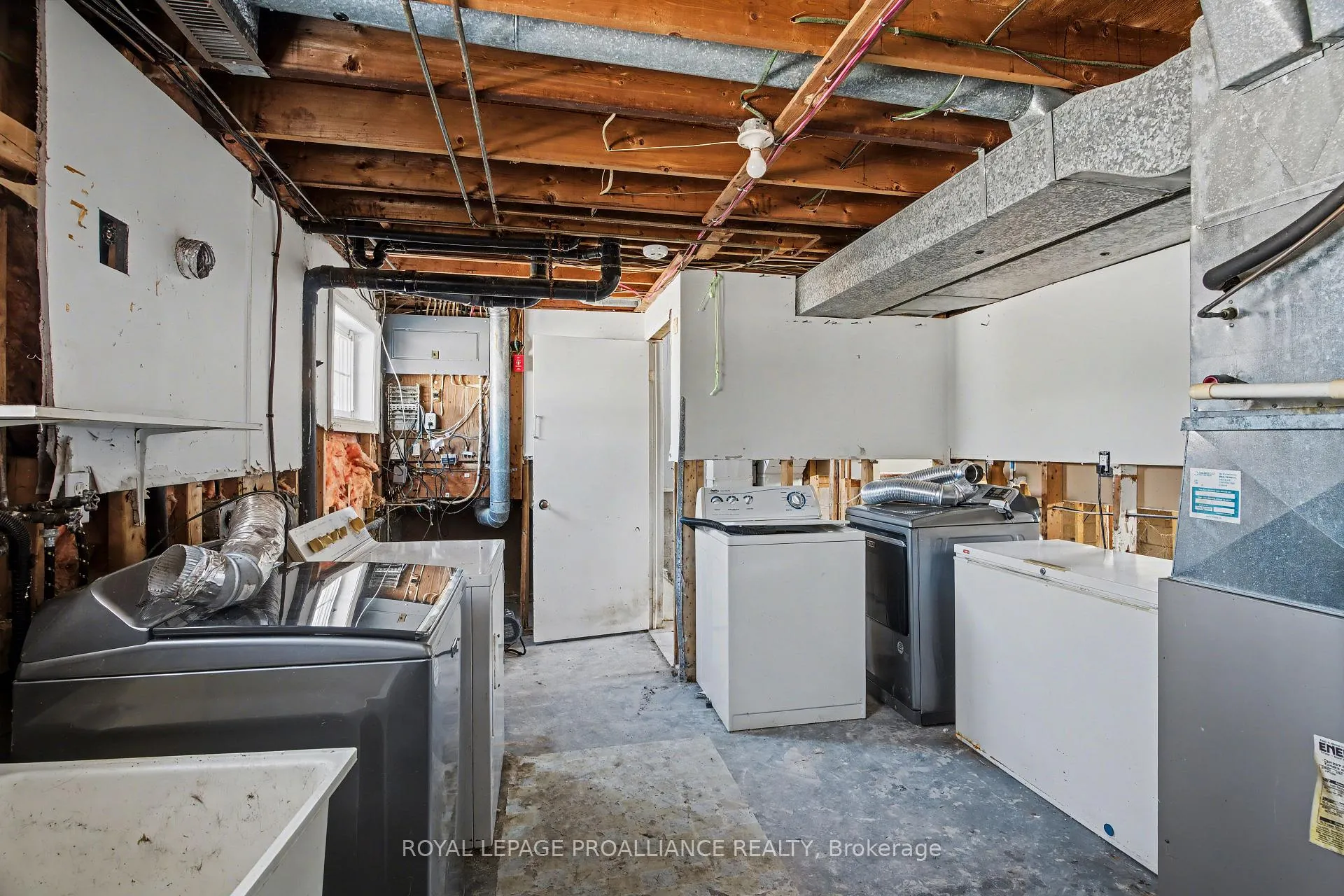 Photo 22 of 1306 Brockmount Place, Brockville — HOMEH