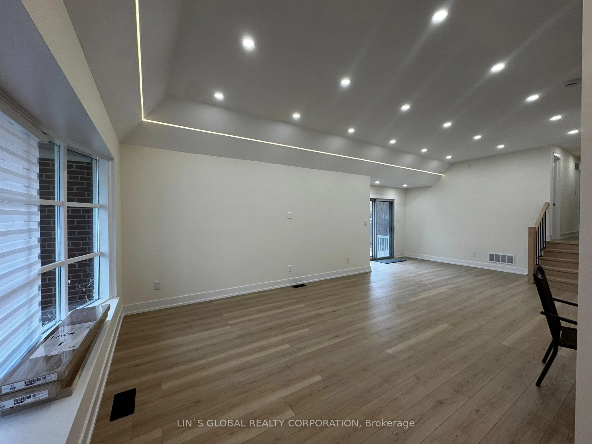 Photo 4 of 94 Collingsbrook Boulevard, Scarborough, L'Amoreaux — HOMEH