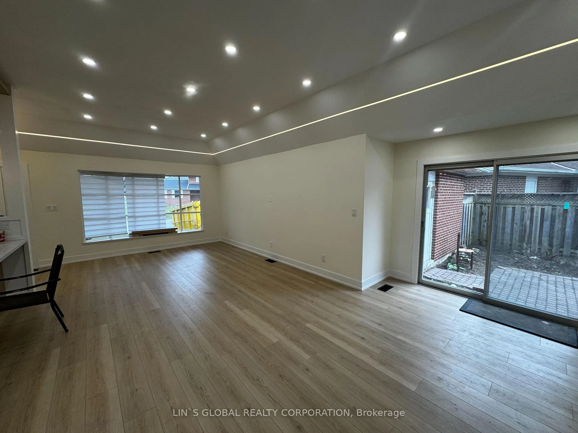 Photo 5 of 94 Collingsbrook Boulevard, Scarborough, L'Amoreaux — HOMEH