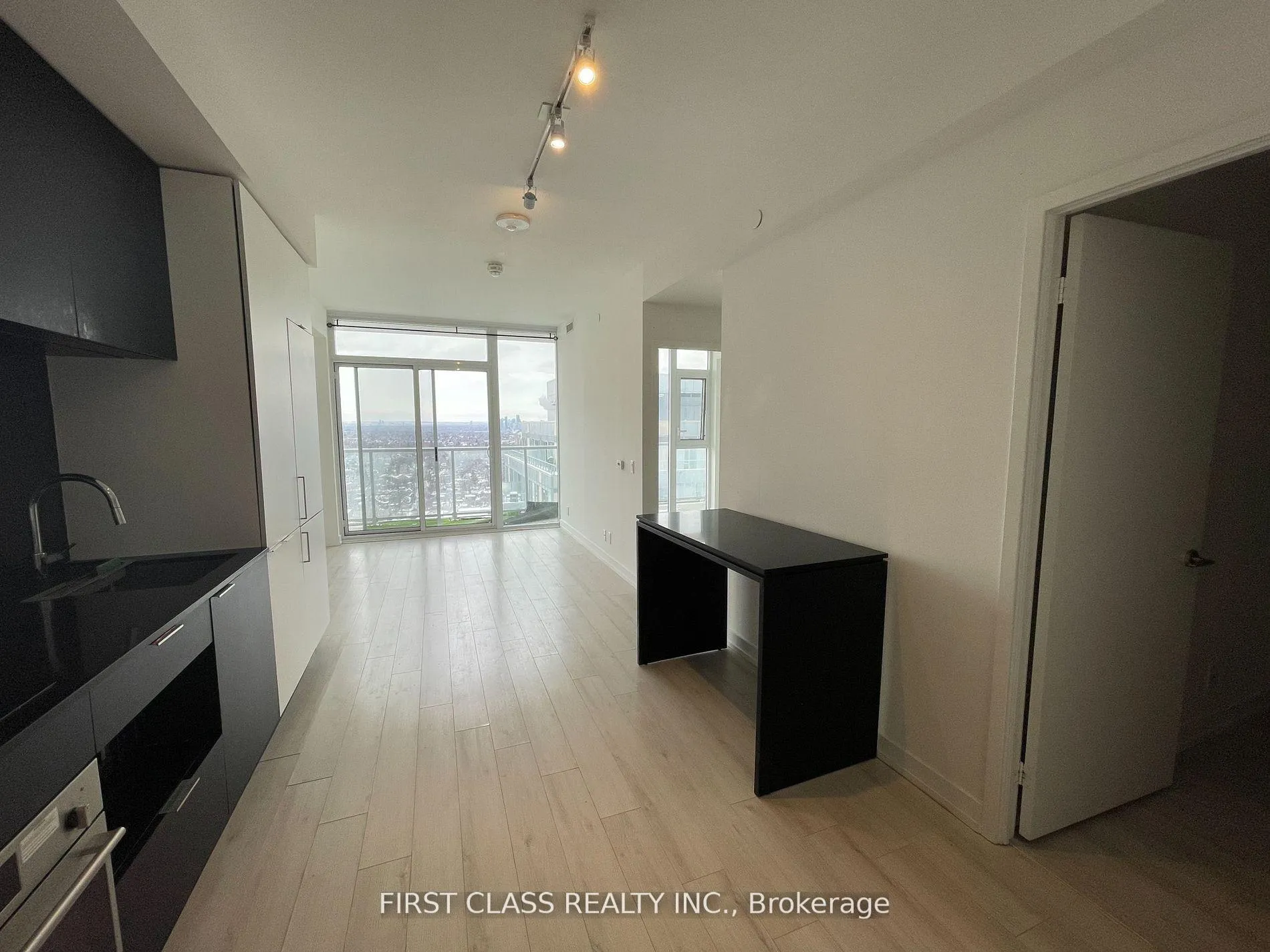 Photo 5 of Unit 2513, 33 Helendale Avenue, Toronto, Yonge-Eglinton — HOMEH