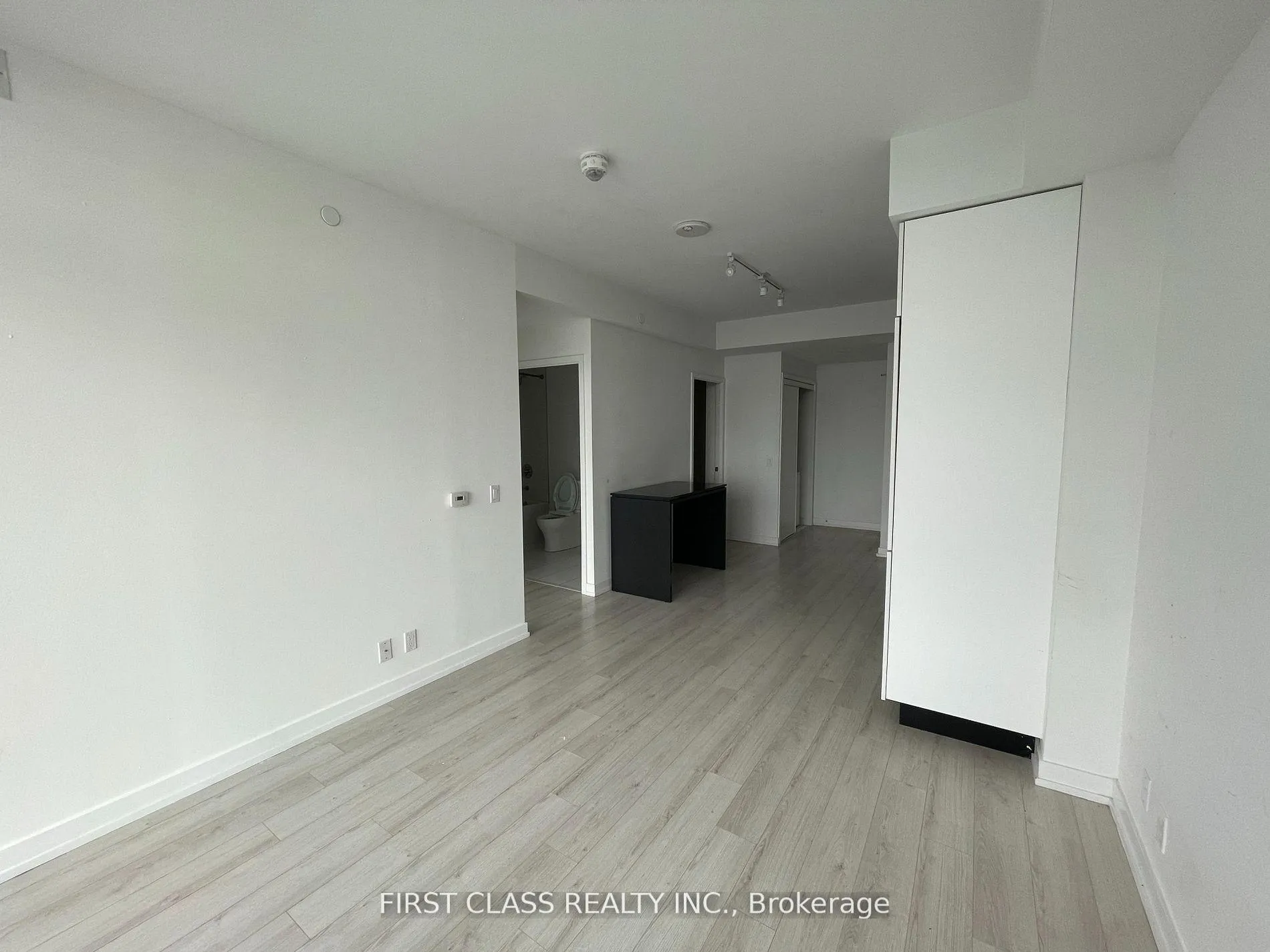 Photo 7 of Unit 2513, 33 Helendale Avenue, Toronto, Yonge-Eglinton — HOMEH