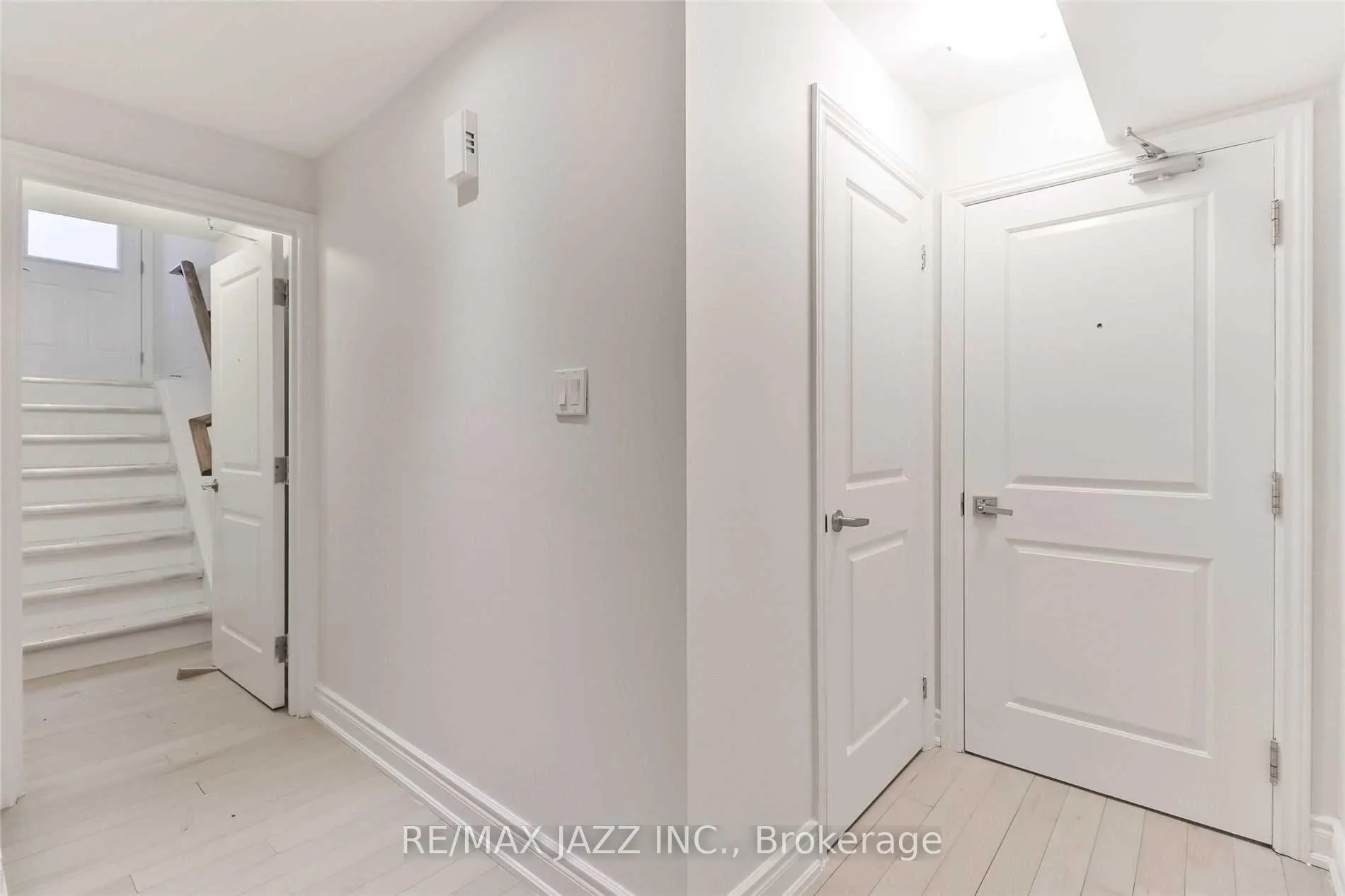 Photo 4 of Unit 103, 1303 Bayview Avenue, Toronto, Leaside — HOMEH