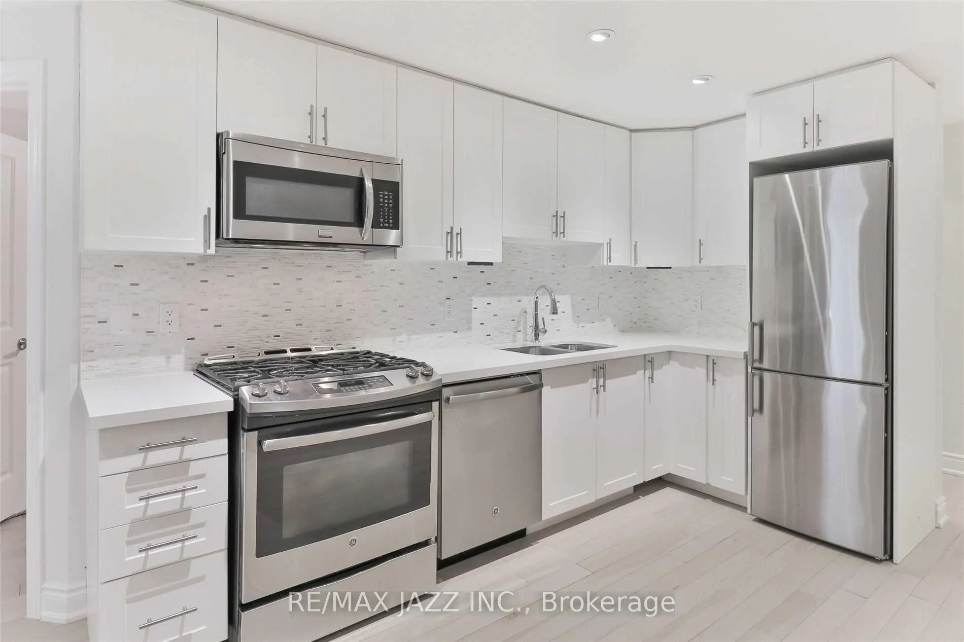 Photo 8 of Unit 103, 1303 Bayview Avenue, Toronto, Leaside — HOMEH