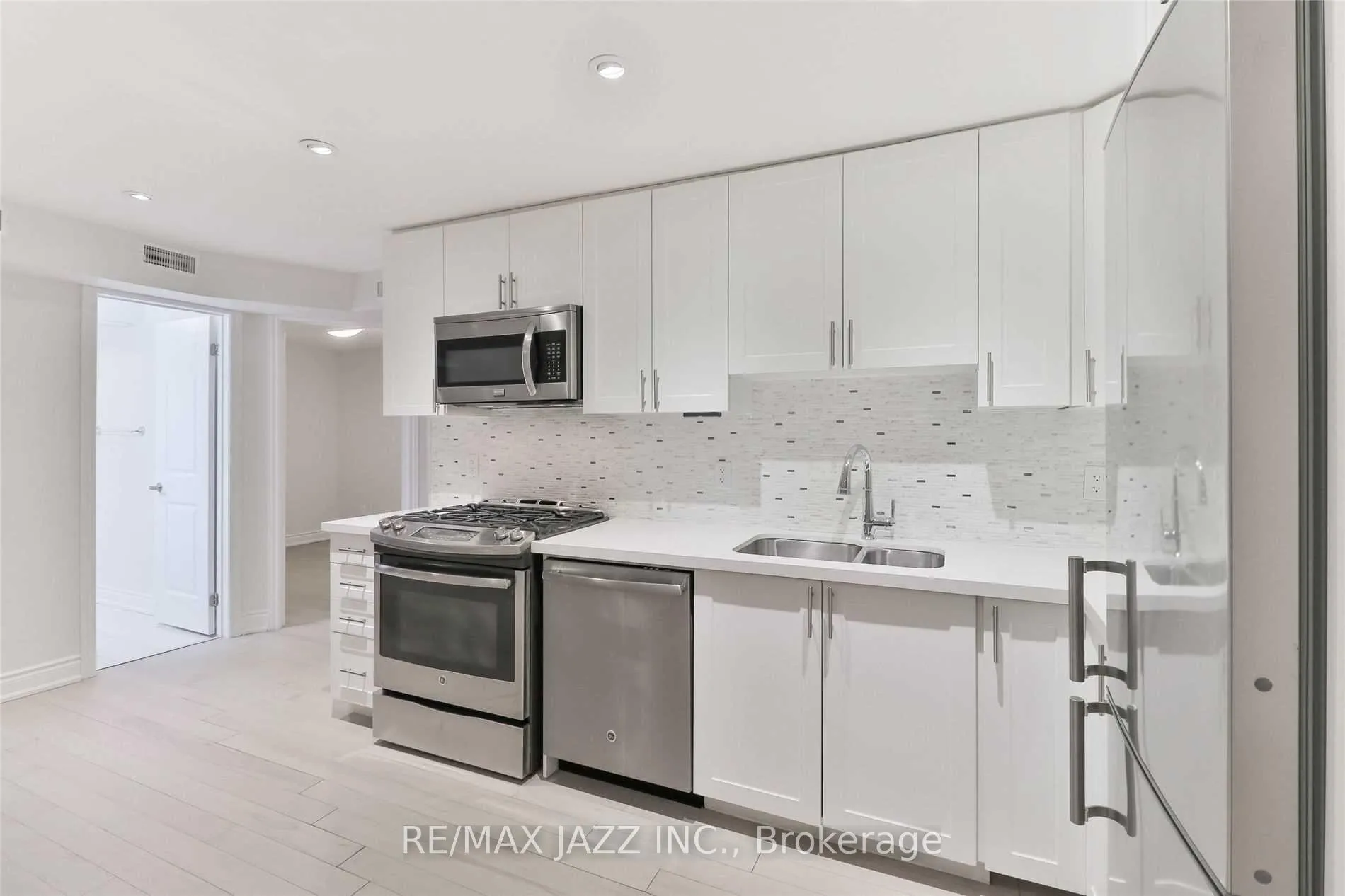Photo 13 of Unit 103, 1303 Bayview Avenue, Toronto, Leaside — HOMEH