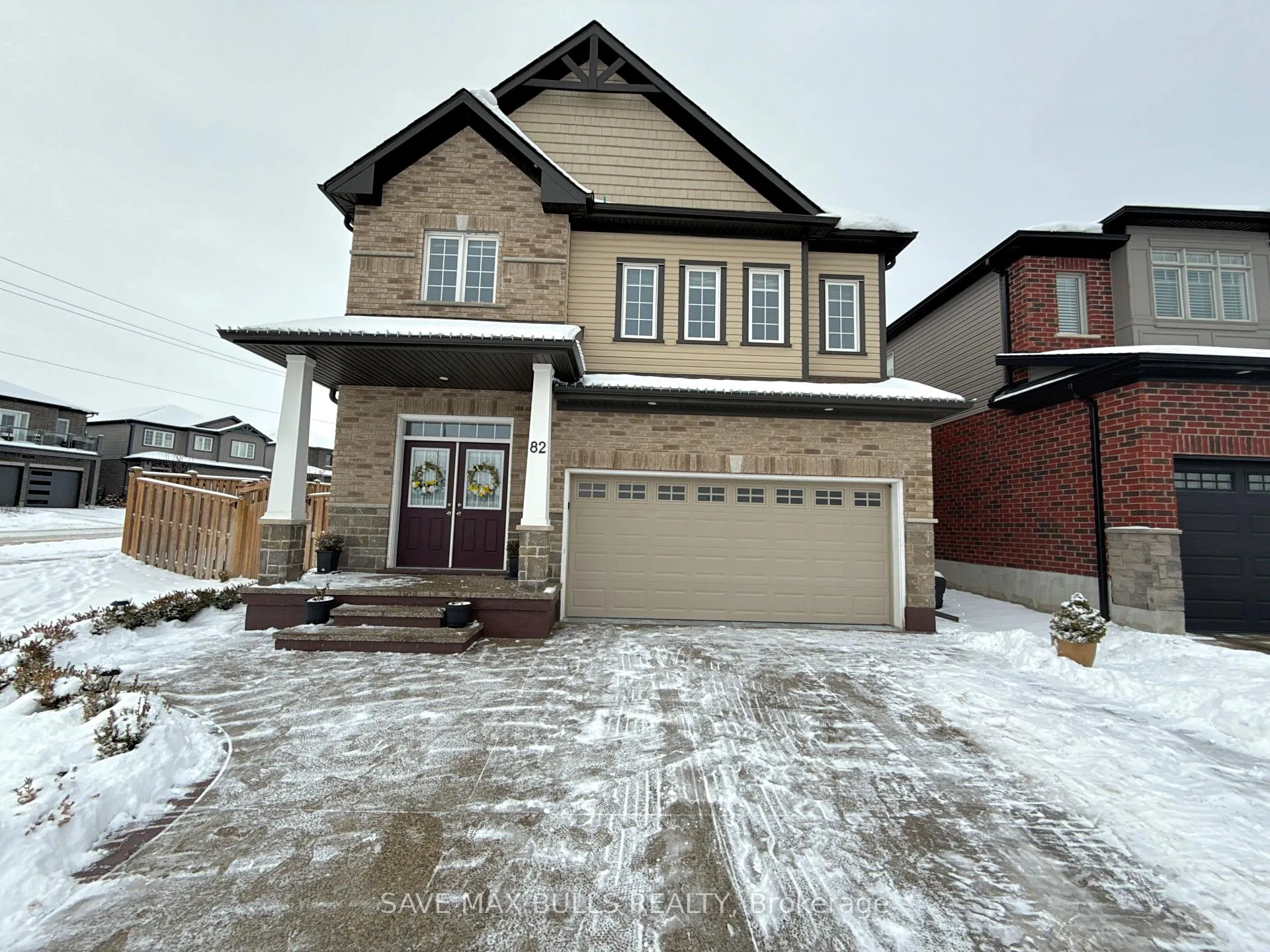 Front of 82 Castlebay Street