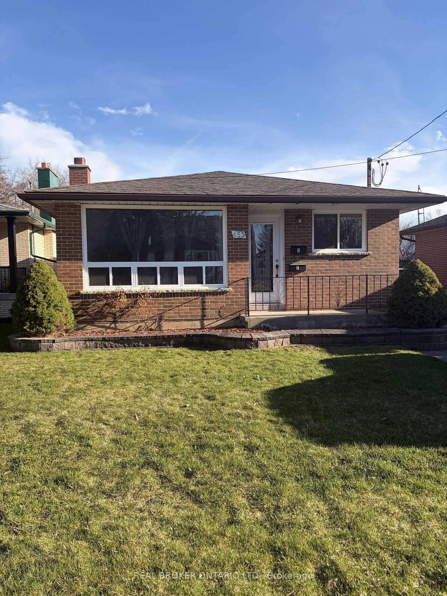Front of Unit Main, 653 Athol Street E