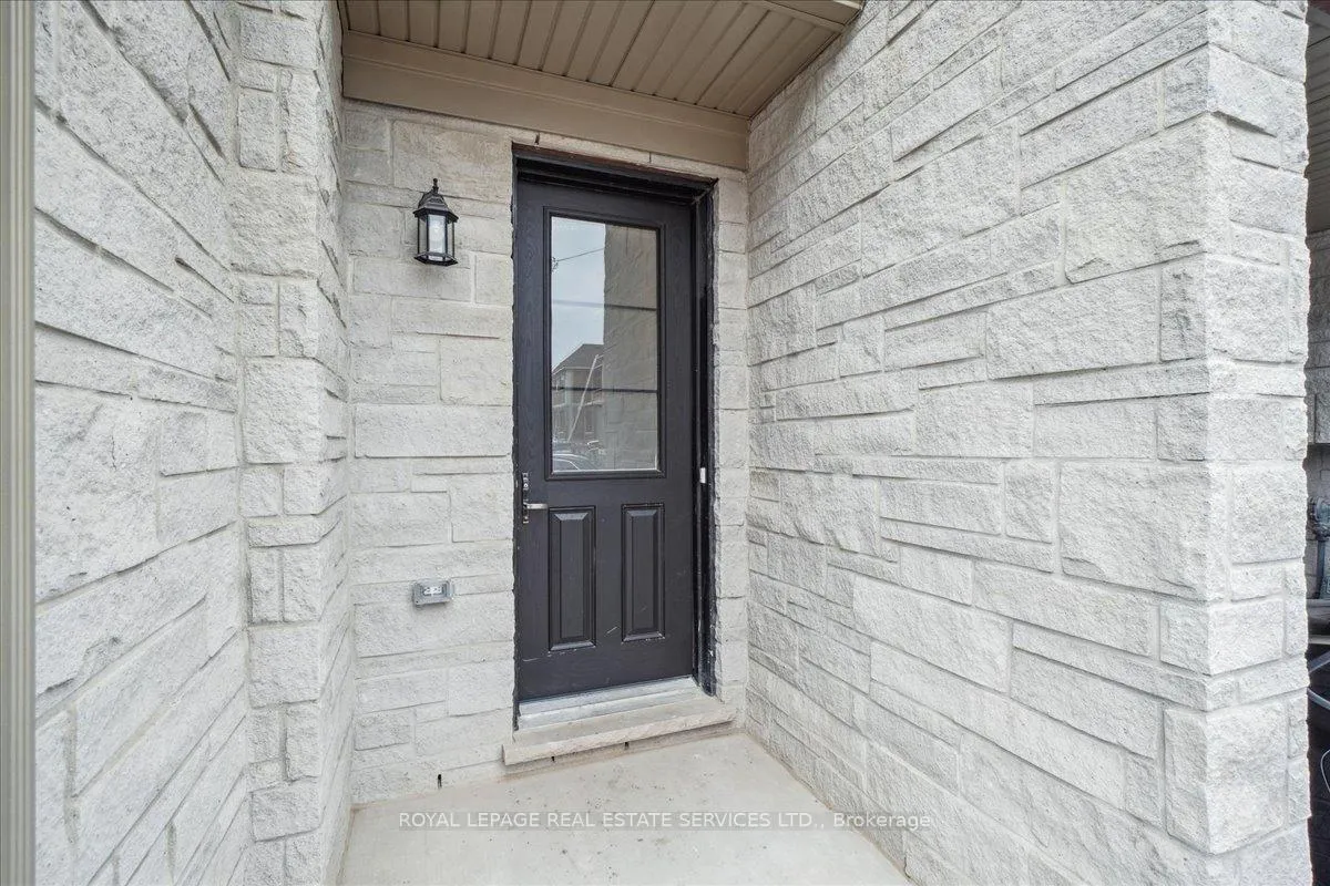 Photo 2 of 2096 Fairmont Common, Burlington, Tyandaga — HOMEH