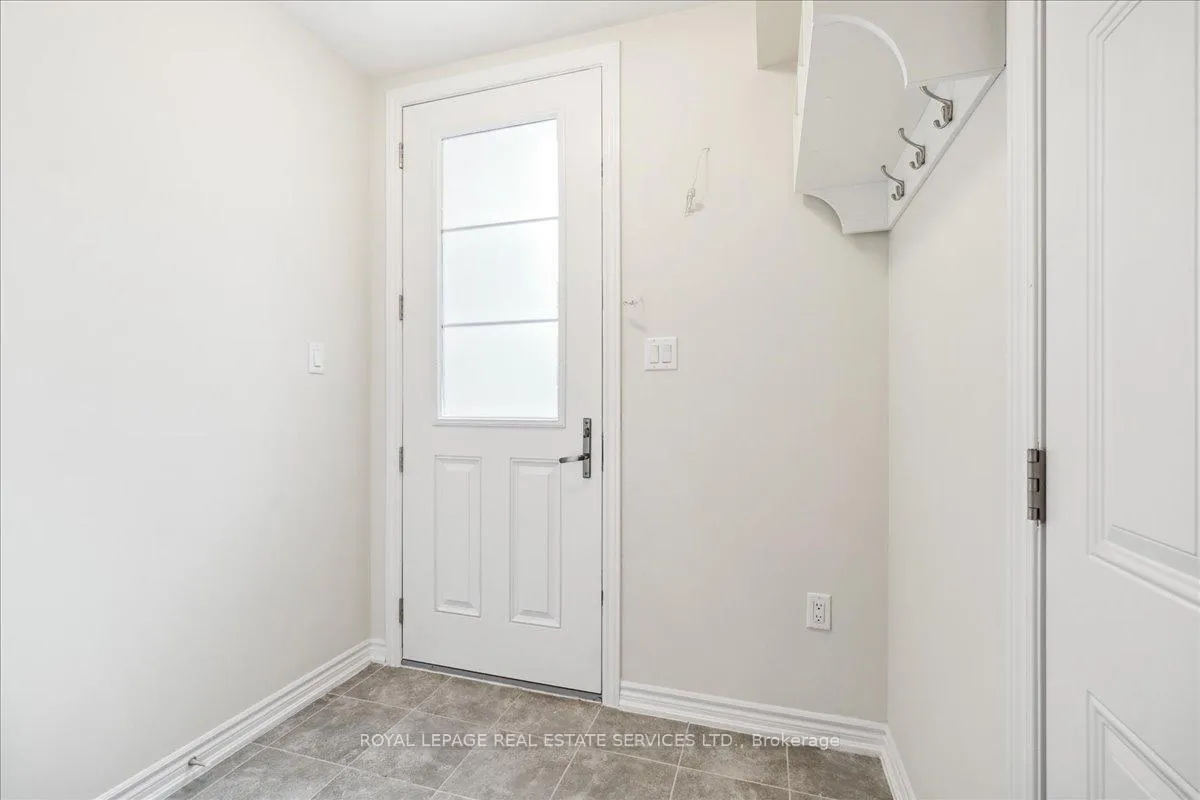 Photo 3 of 2096 Fairmont Common, Burlington, Tyandaga — HOMEH