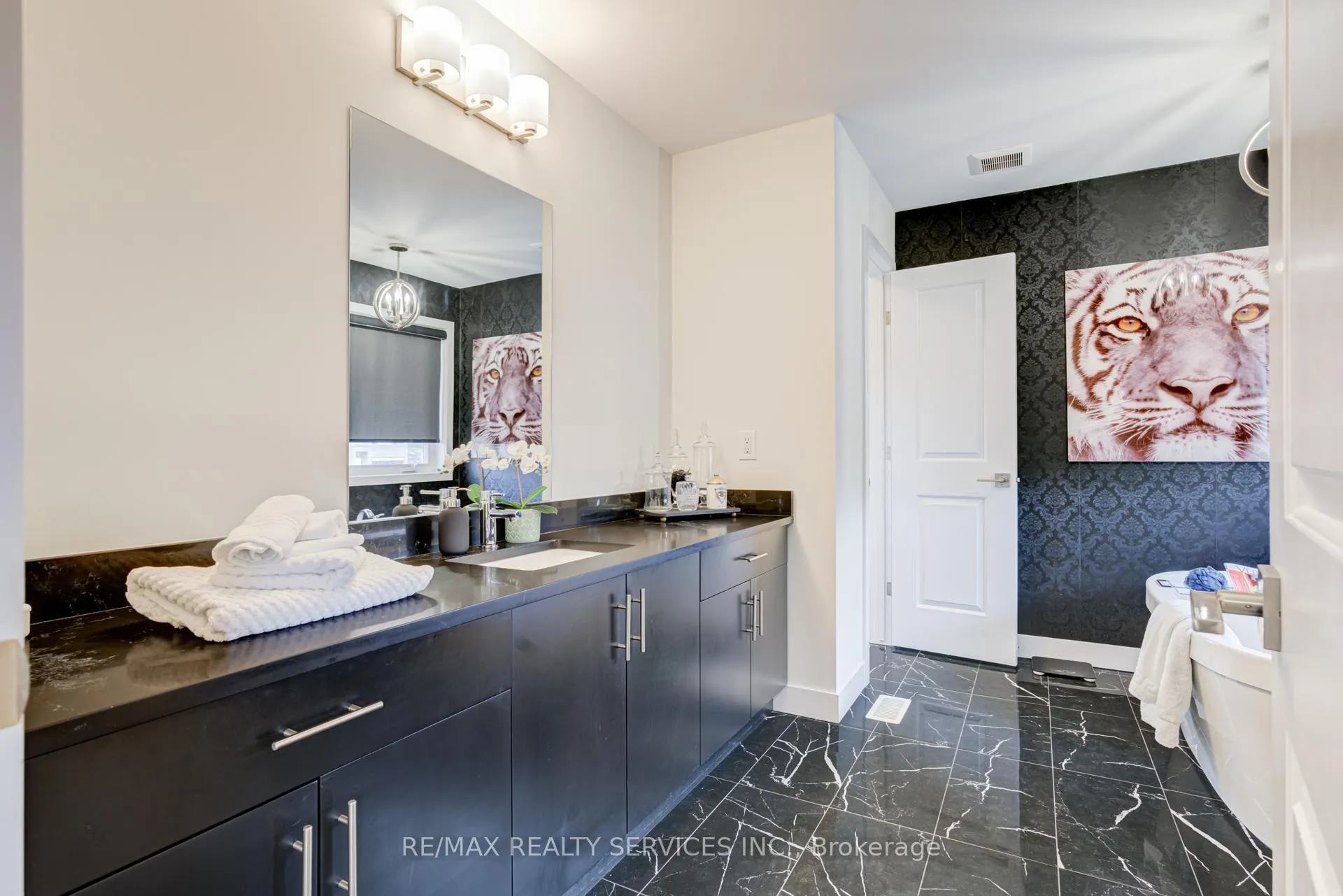 Photo 24 of 182 Klein Circle, Hamilton, Meadowlands — HOMEH