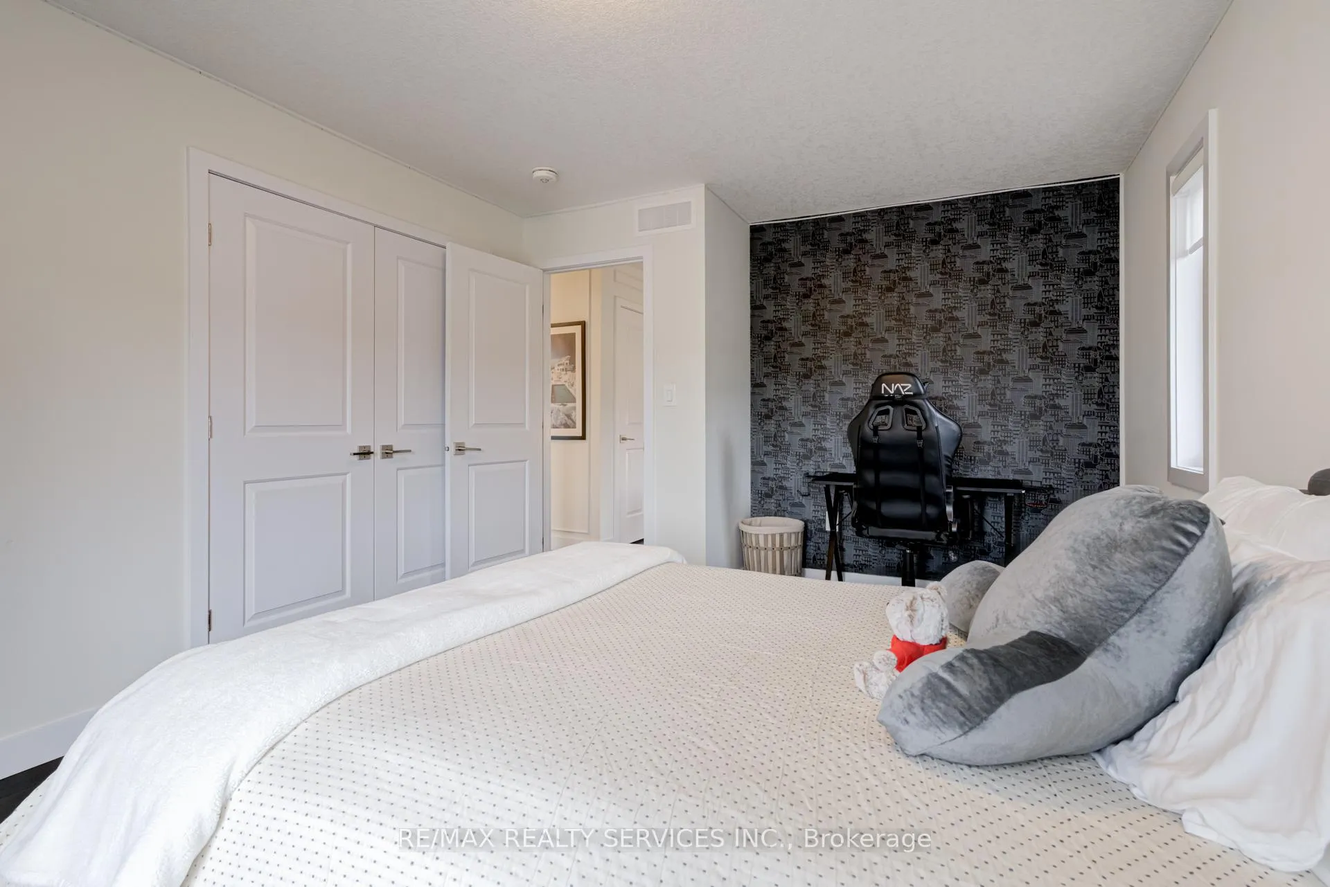 Photo 32 of 182 Klein Circle, Hamilton, Meadowlands — HOMEH