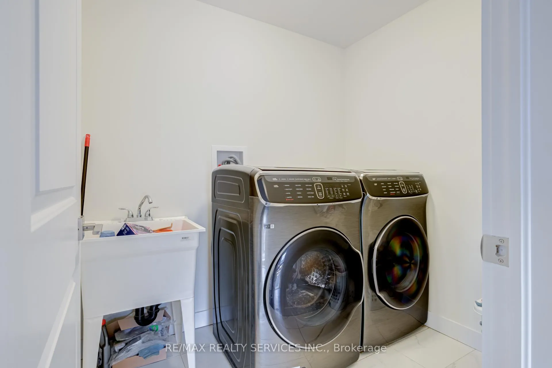 Photo 40 of 182 Klein Circle, Hamilton, Meadowlands — HOMEH