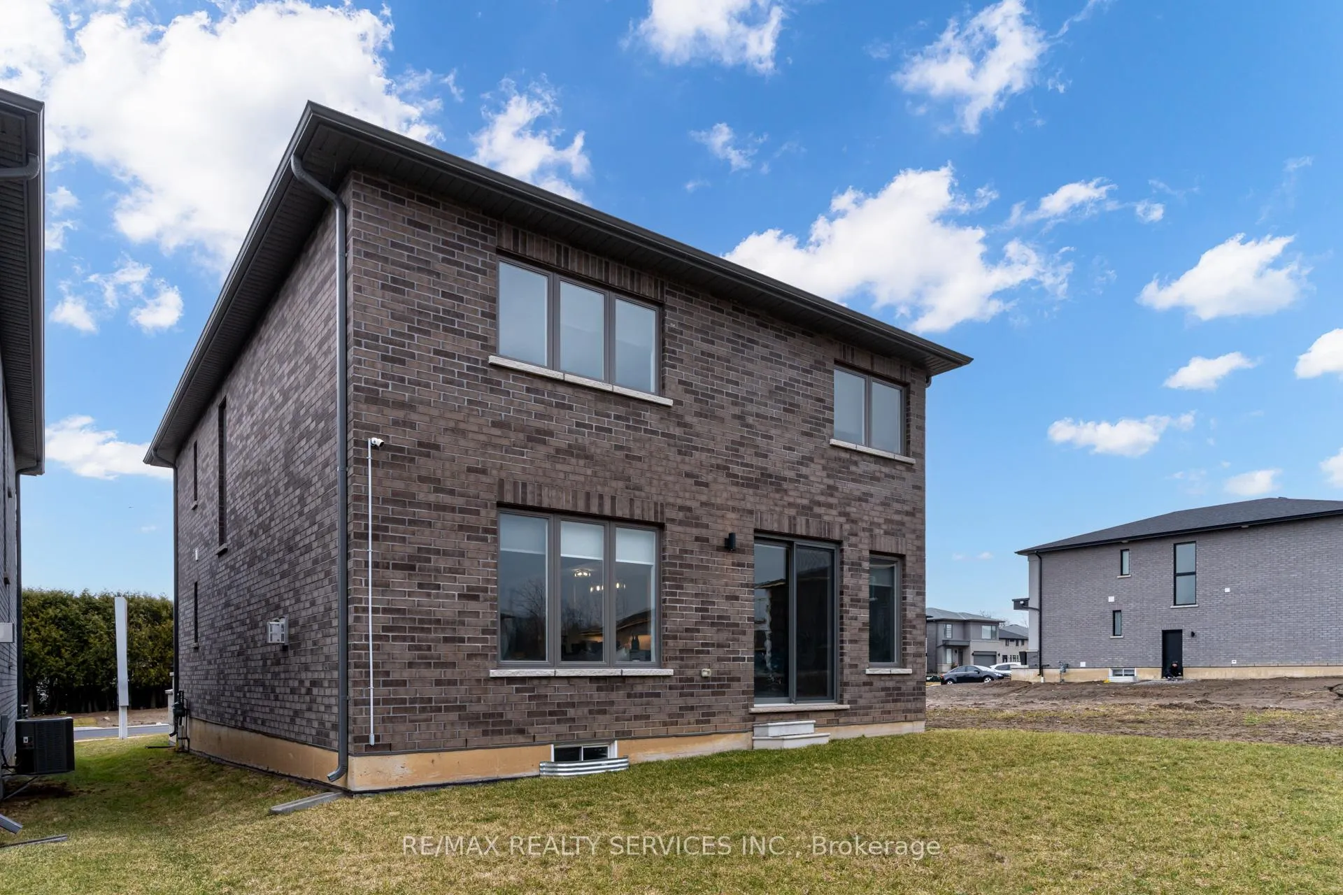 Photo 47 of 182 Klein Circle, Hamilton, Meadowlands — HOMEH