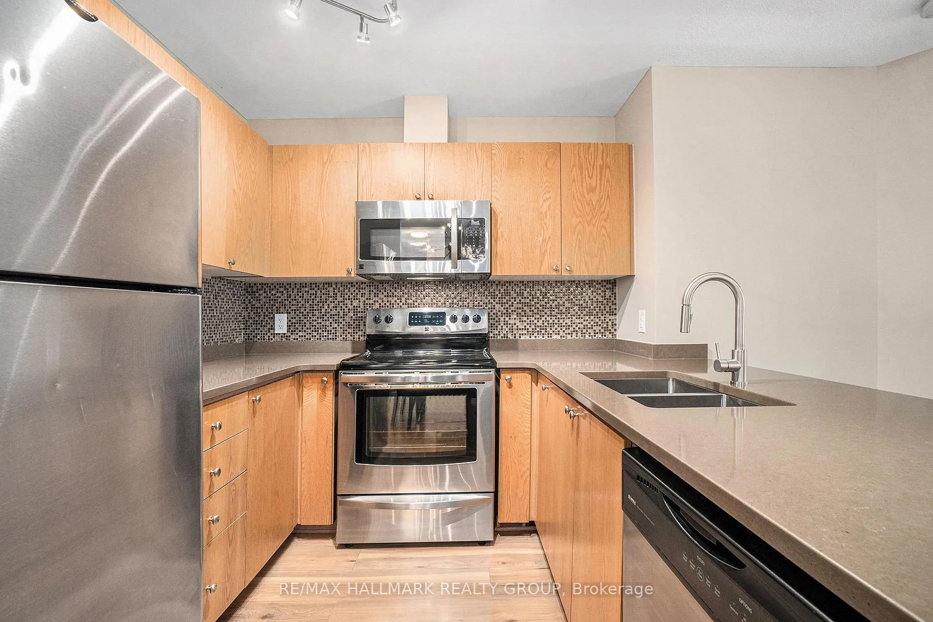 Photo 10 of Unit 211, 151 Potts Private, Ottawa, Notting Hill/Summerside — HOMEH