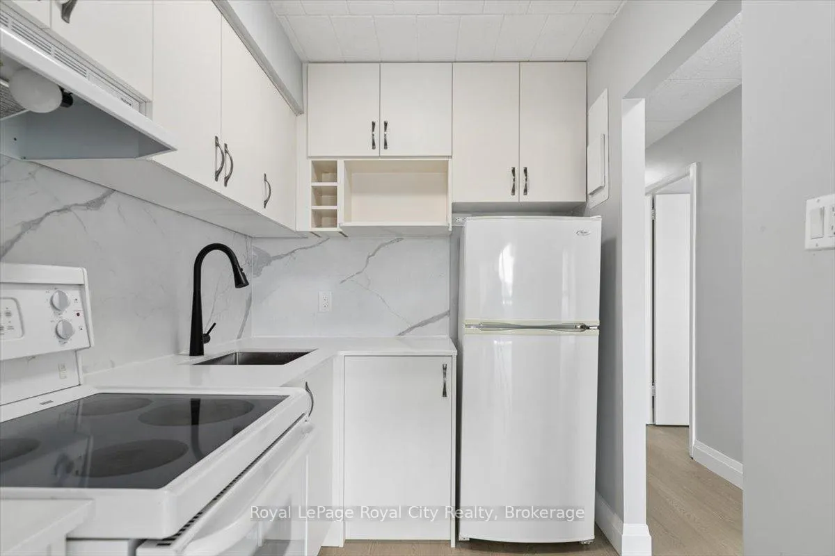 Photo 8 of Unit 512, 91 Conroy Crescent, Guelph, Dovercliffe Park/Old University — HOMEH