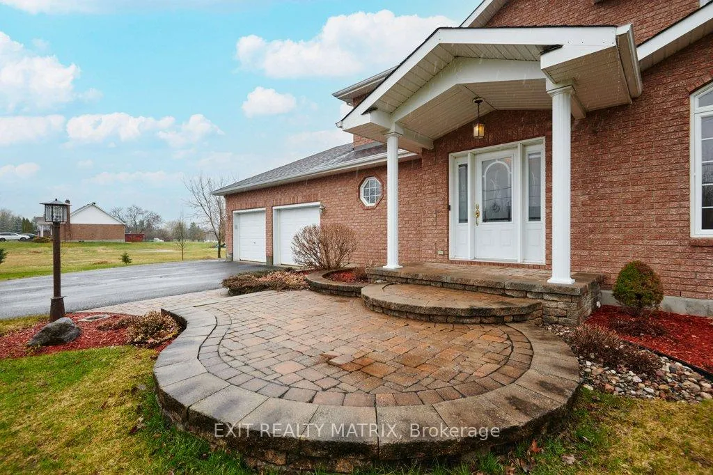 Photo 3 of 4717 McNeely Road, Ottawa, Sarsfield/Bearbrook — HOMEH