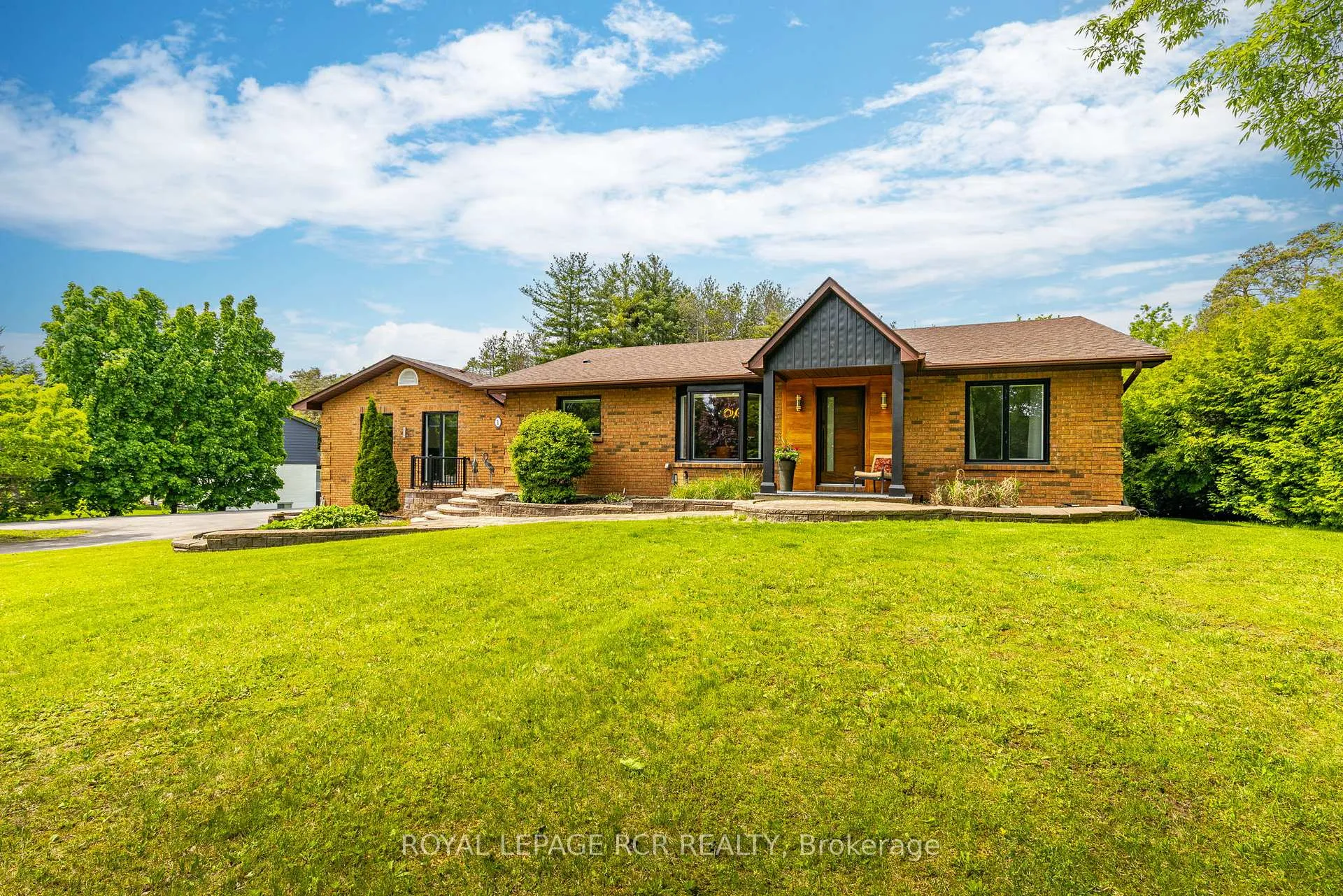 Photo 2 of 1 Lormik Drive, Uxbridge, Rural Uxbridge — HOMEH