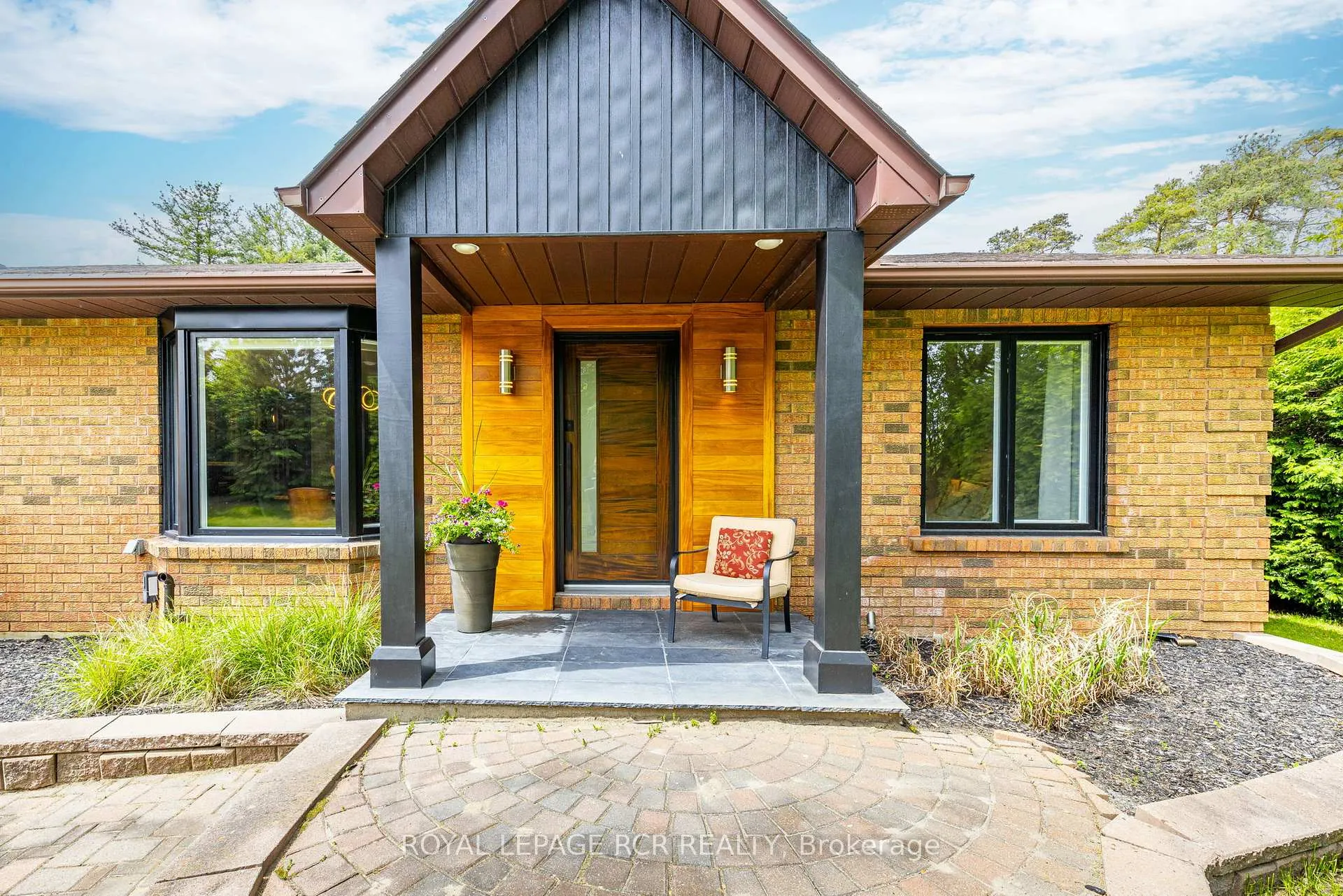 Photo 3 of 1 Lormik Drive, Uxbridge, Rural Uxbridge — HOMEH