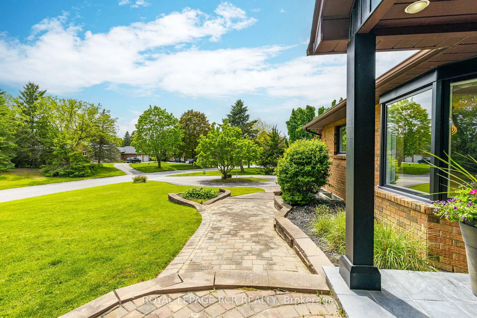 Photo 4 of 1 Lormik Drive, Uxbridge, Rural Uxbridge — HOMEH