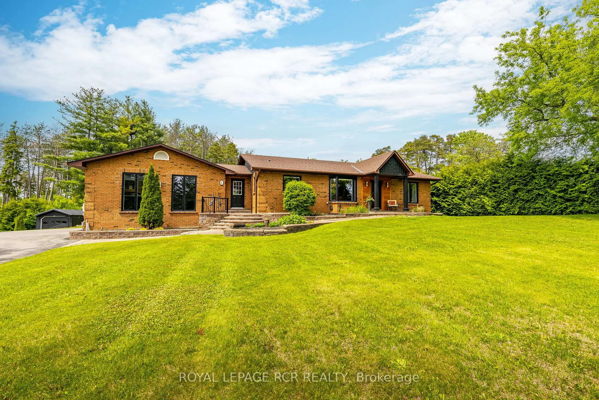 Photo 5 of 1 Lormik Drive, Uxbridge, Rural Uxbridge — HOMEH