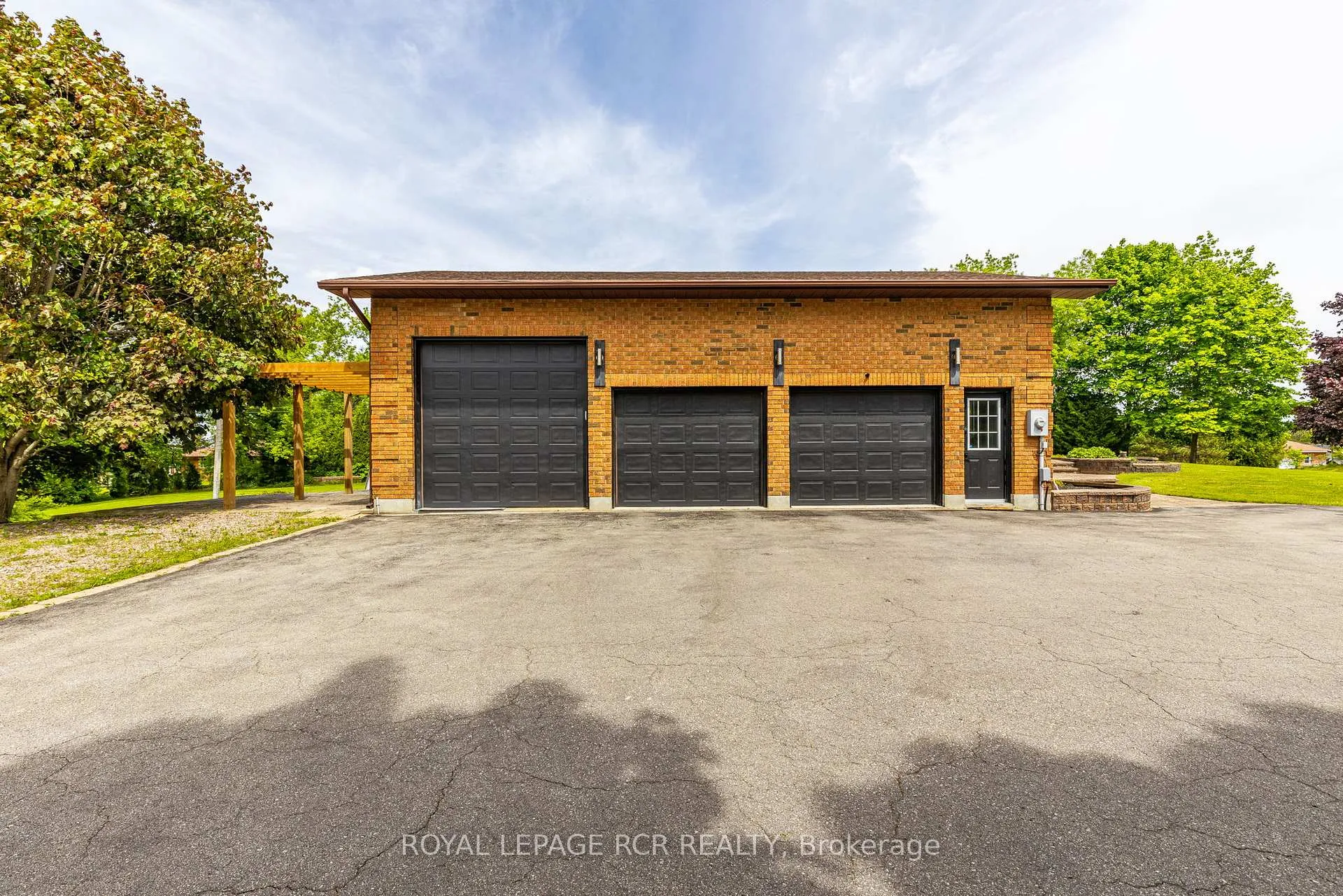 Photo 46 of 1 Lormik Drive, Uxbridge, Rural Uxbridge — HOMEH