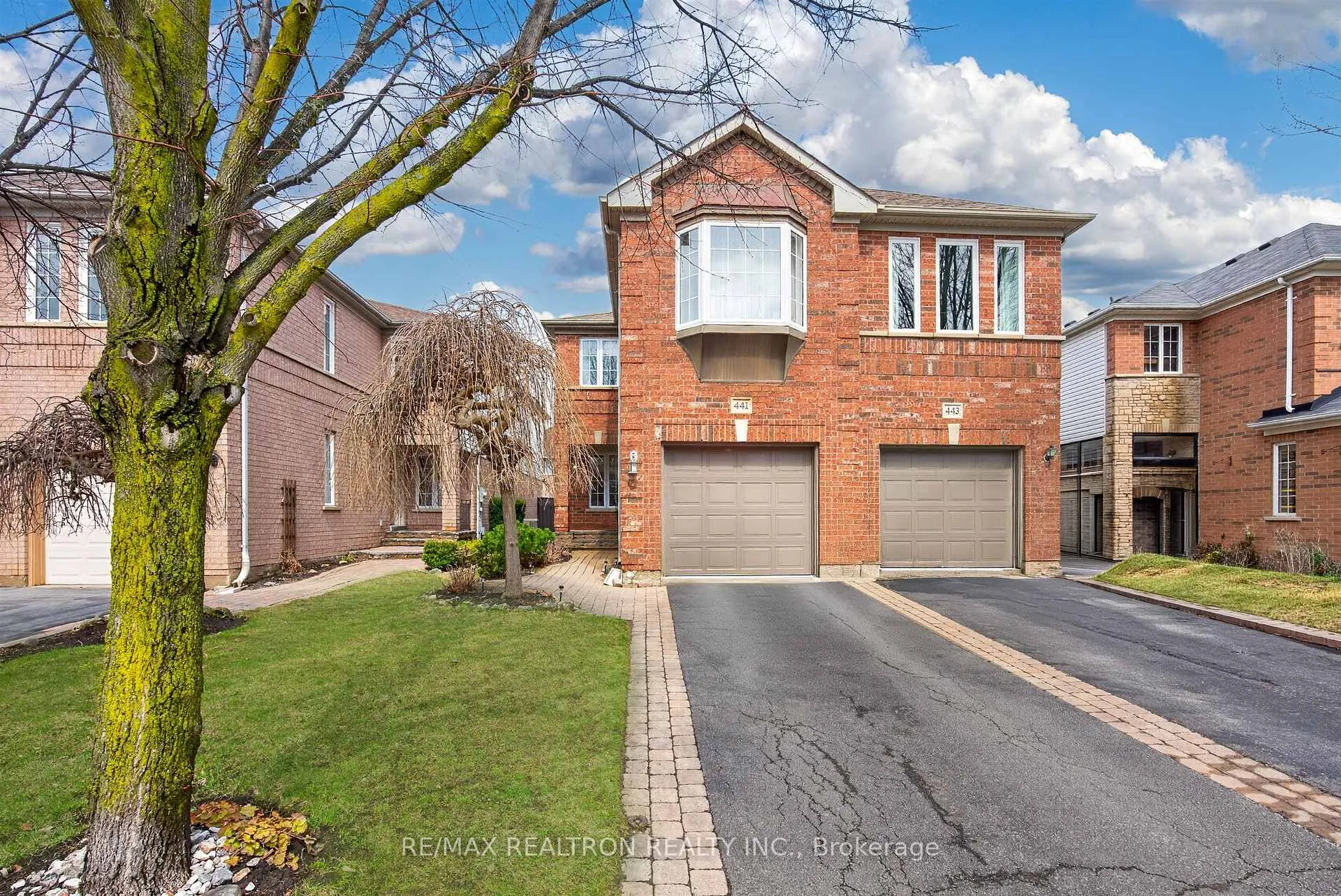 Front of 441 Heddle Crescent
