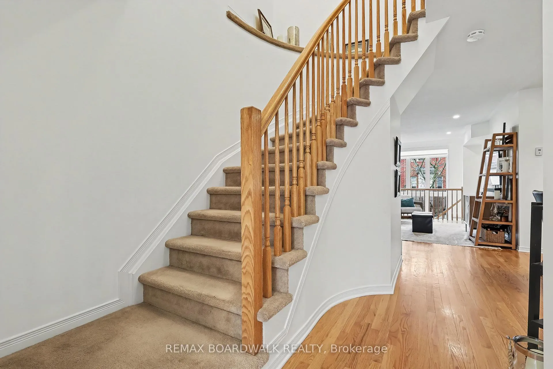 Photo 4 of 295 Meilleur Private, Ottawa, Vanier — HOMEH
