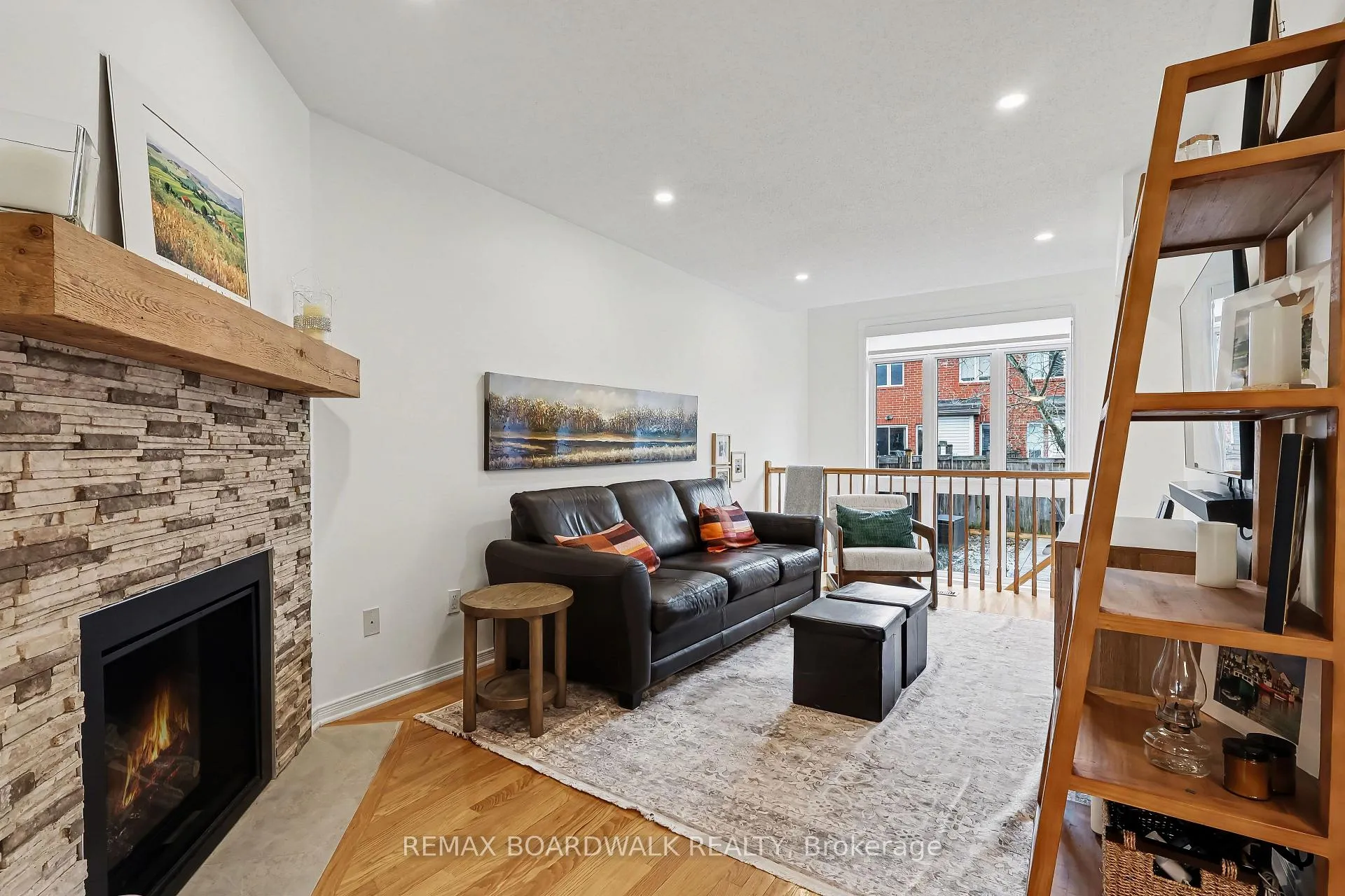 Photo 7 of 295 Meilleur Private, Ottawa, Vanier — HOMEH