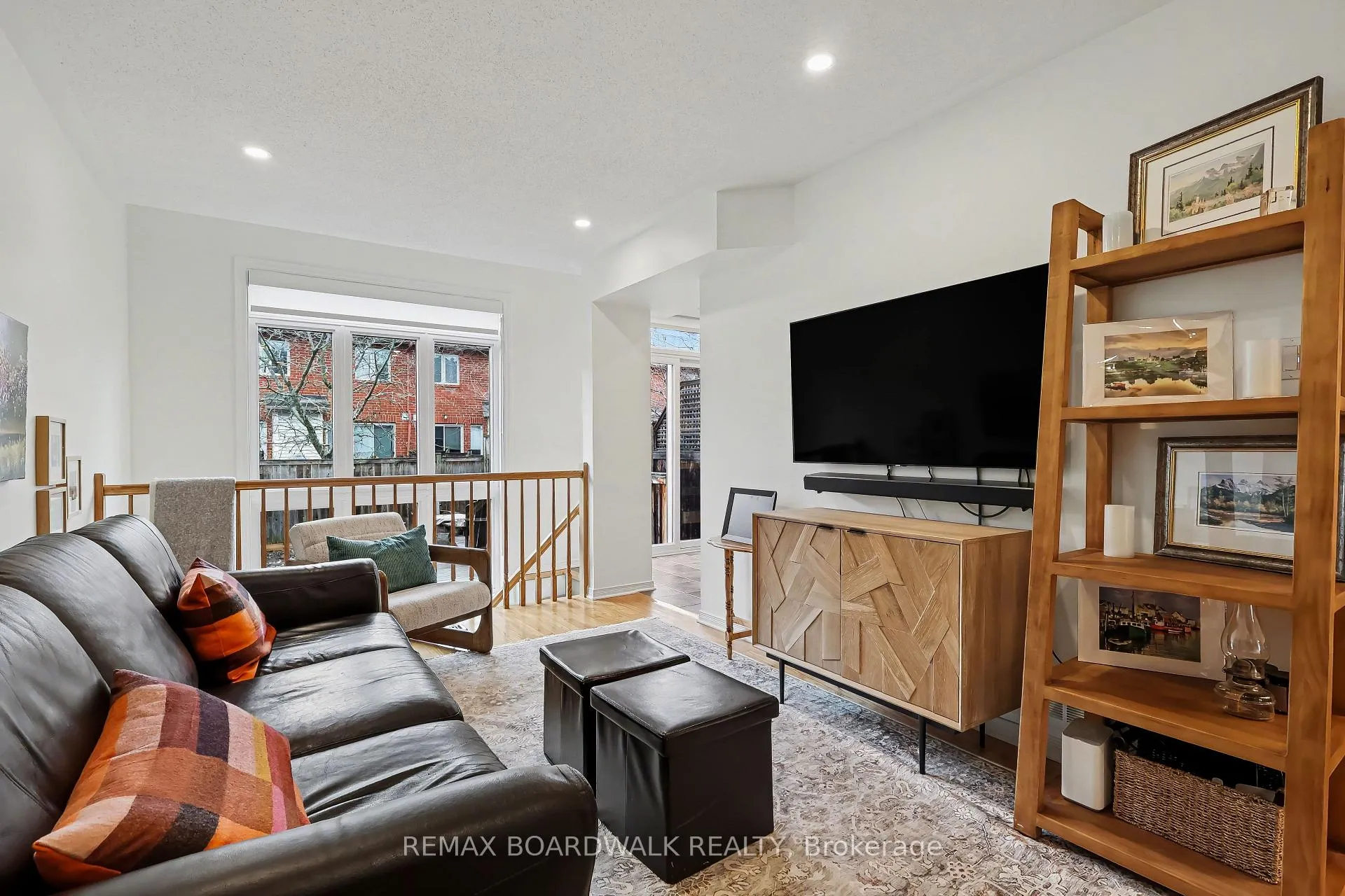 Photo 8 of 295 Meilleur Private, Ottawa, Vanier — HOMEH