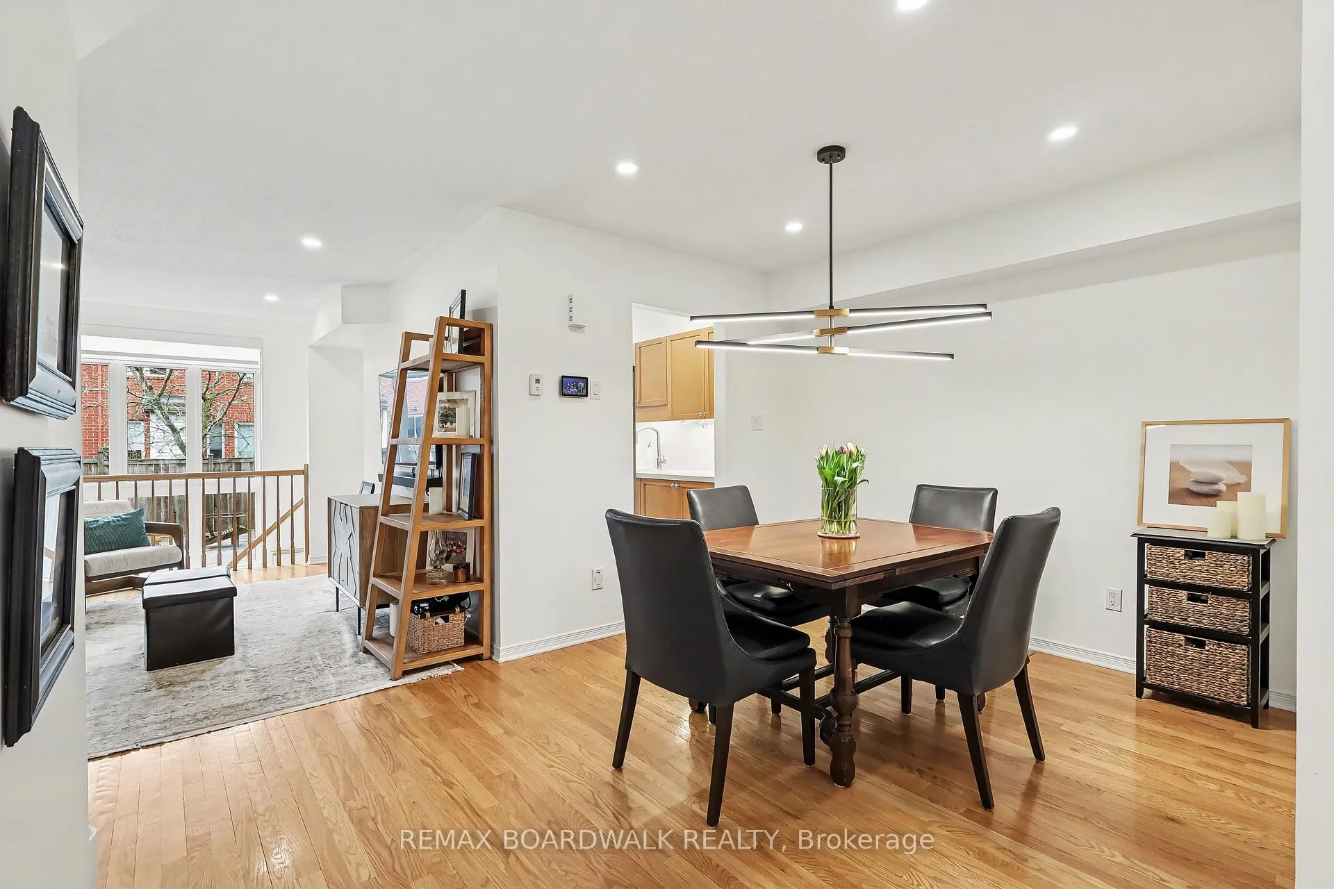 Photo 9 of 295 Meilleur Private, Ottawa, Vanier — HOMEH