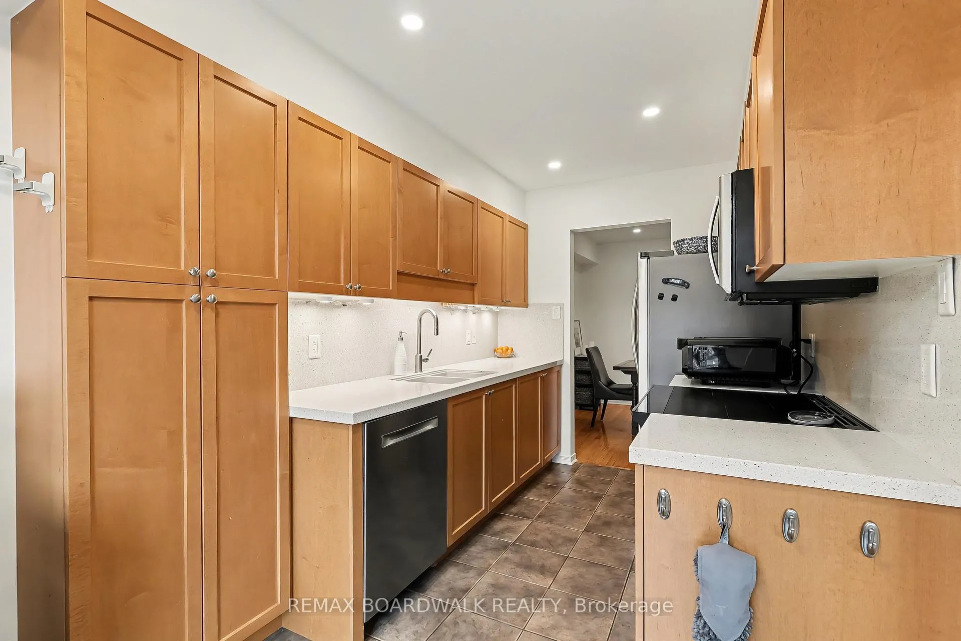 Photo 15 of 295 Meilleur Private, Ottawa, Vanier — HOMEH
